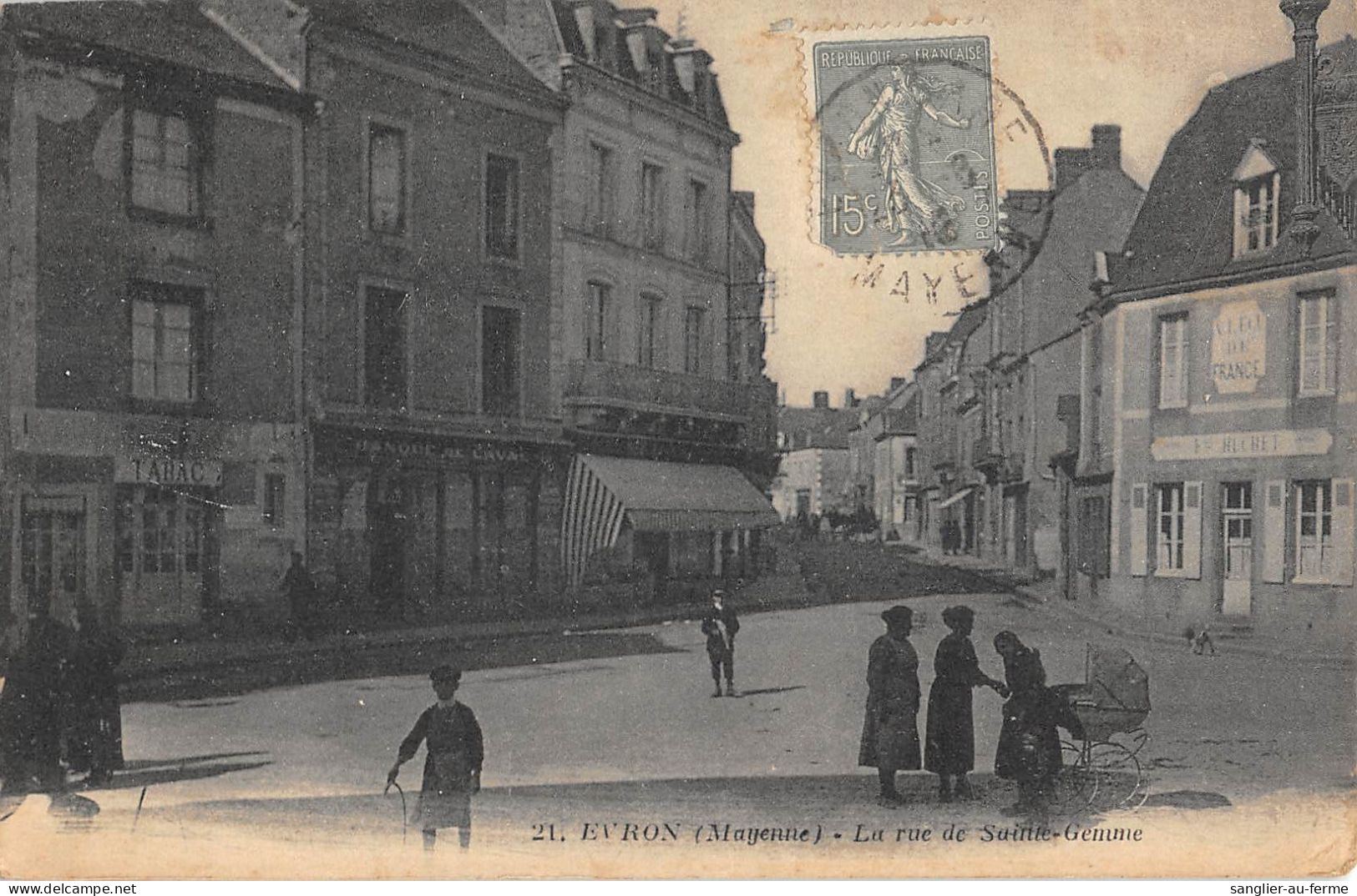 CPA 53 EVRON / LA RUE DE SAINTE GEMME - Evron