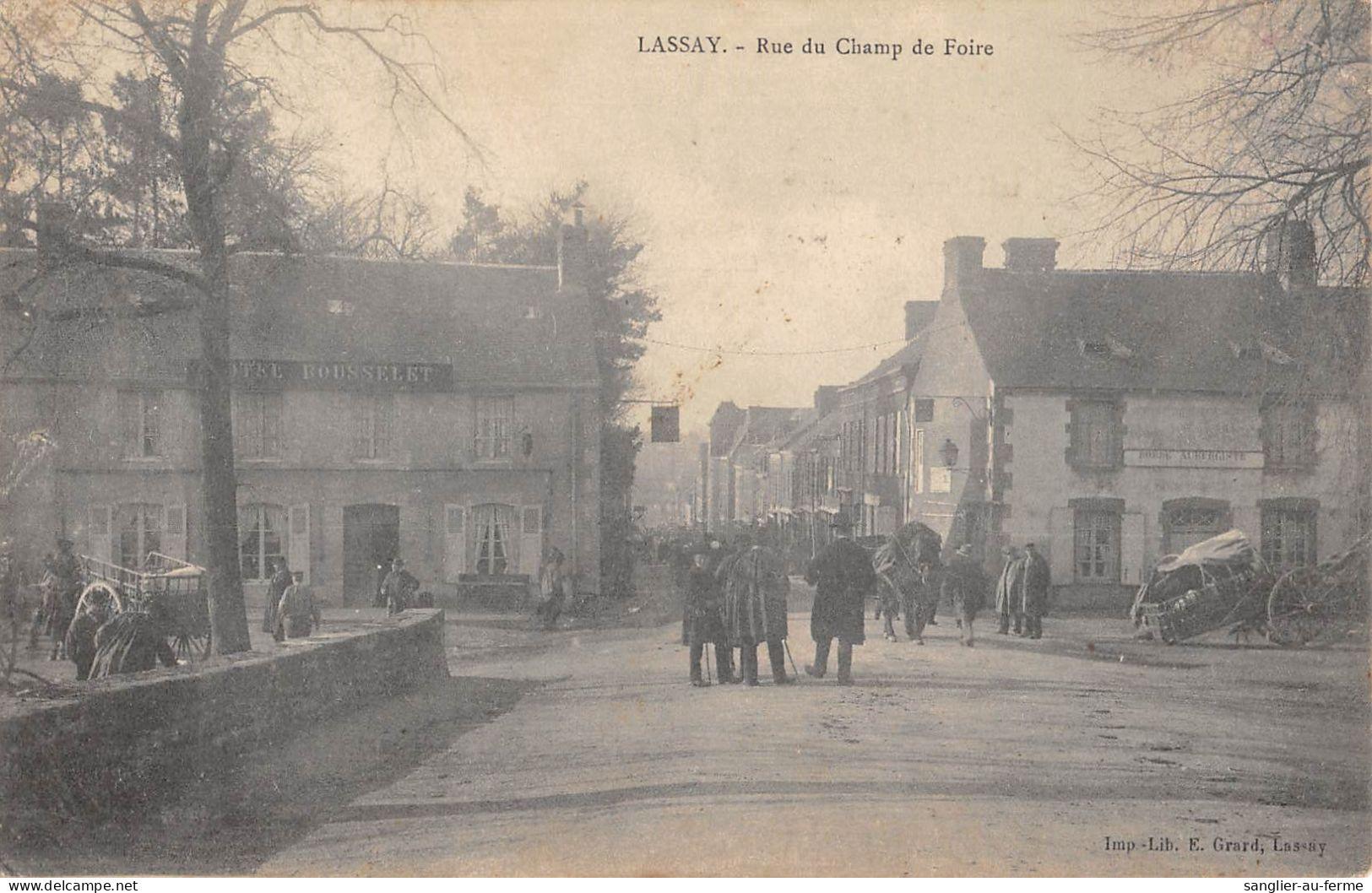CPA 53 LASSAY / RUE DU CHAMP DE FOIRE - Lassay Les Chateaux