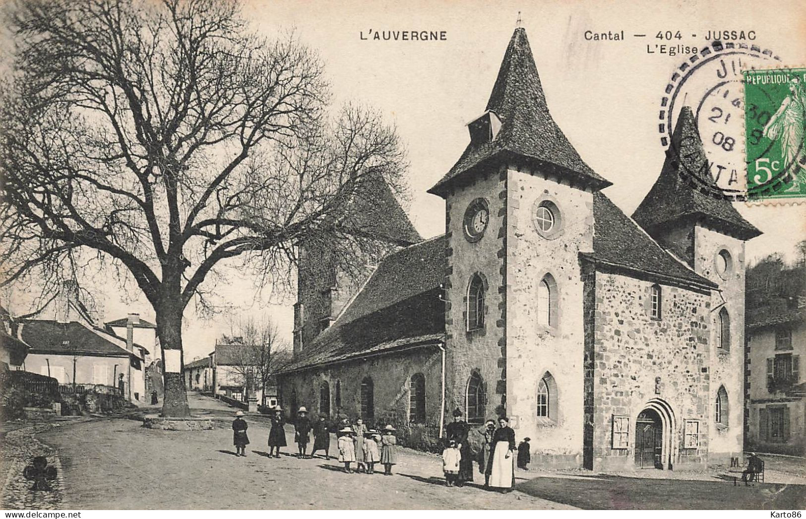 Jussac * La Place De L'église Du Village * Villageois - Jussac