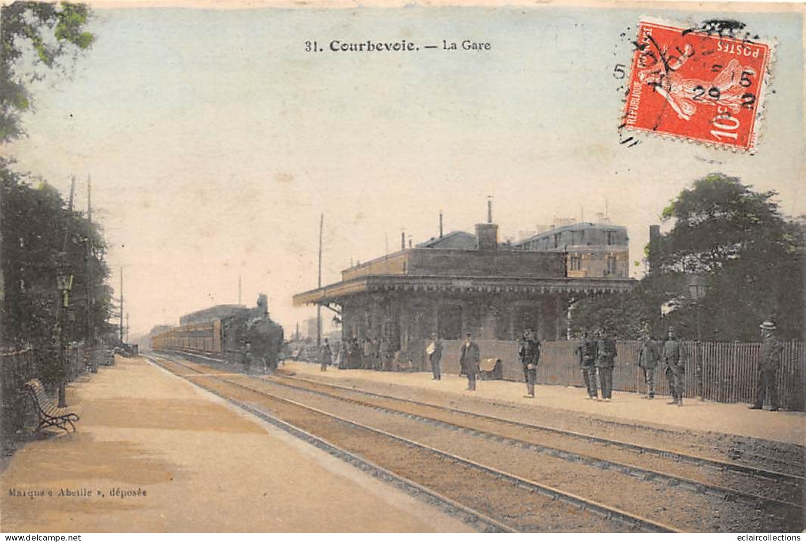 Courbevoie       92           Intérieur De La Gare.  Train.  N°31  (Voir Scan) - Courbevoie