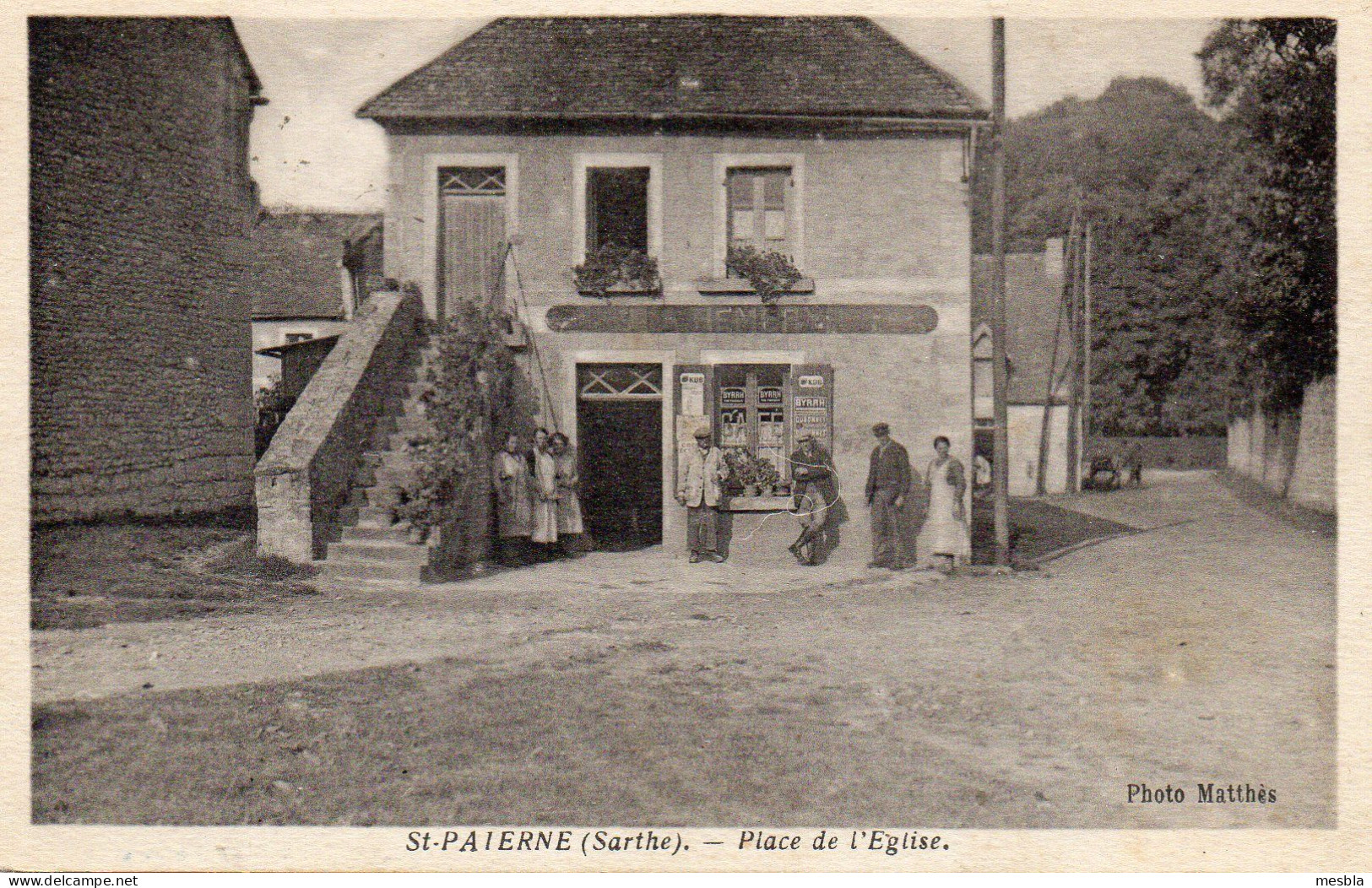 CPA -  SAINT - PATERNE   (72)  Place De L' église -  Café  A. HEMERY - Saint Paterne