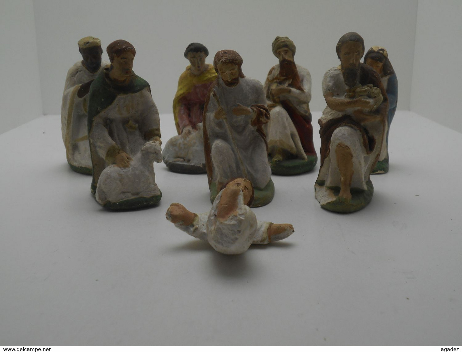 8 Tres Anciennes Figurines Personnages Pour Crèche En Platre - Weihnachtskrippen