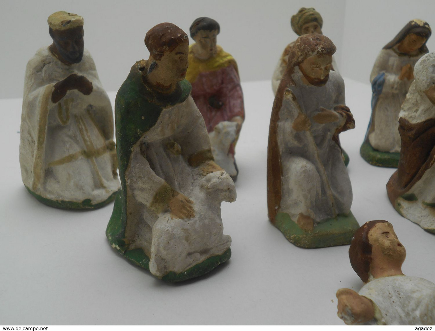 8 Tres Anciennes Figurines Personnages Pour Crèche En Platre - Weihnachtskrippen