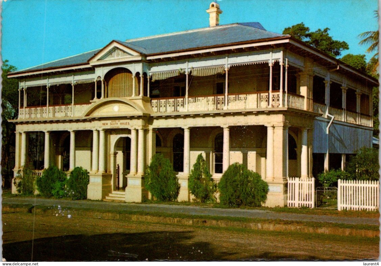 9-12-2023 (1 W 44)  Australia - QLD (posted) Cooktown Bank Of NSW Building - Far North Queensland