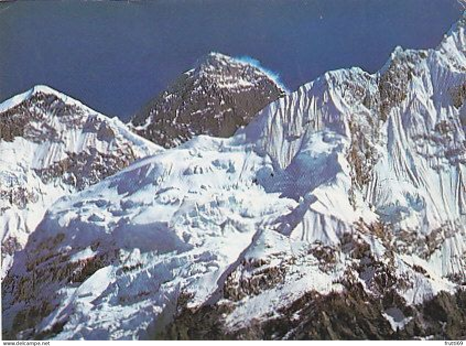 AK 185489 NEPAL - Mt. Everest Flanked By Nuptse - Népal