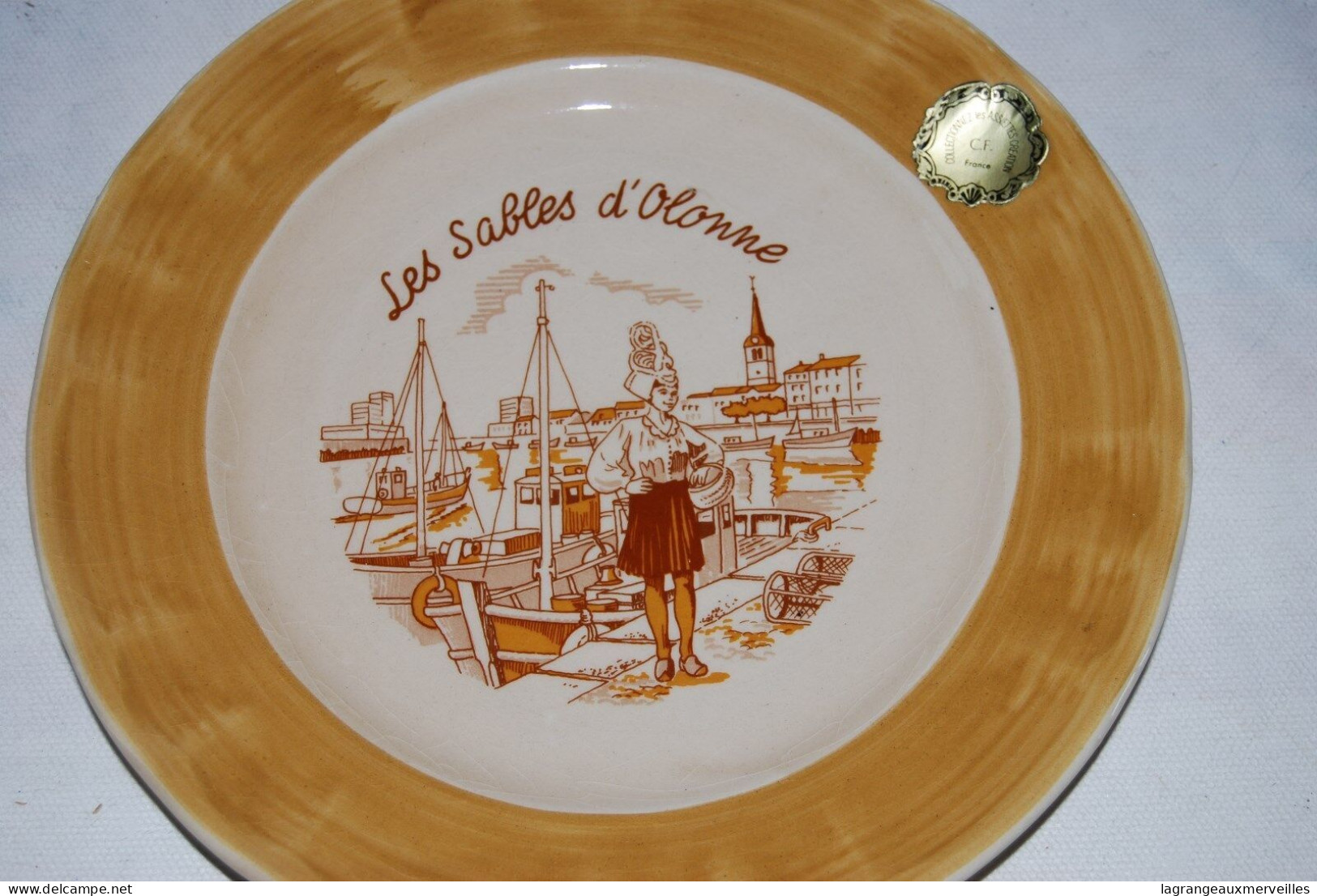 C172 Assiette Souvenir Des Sables D'Olonne - Obj. 'Herinnering Van'