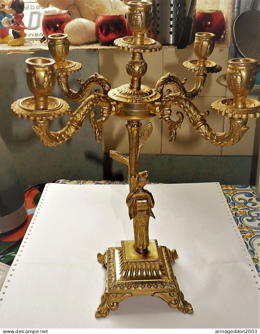 RARE EXCEPTIONNEL PAIRE GROS CHANDELIERS CANDELABRES EN BRONZE 5 FEUX DECOR CHINE PERSONNAGES