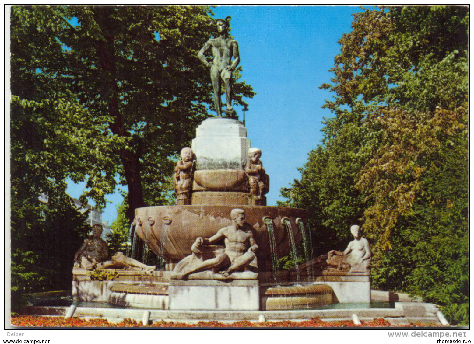 4cp030: LEEUWARDEN Mercurius Fontein Op Het Ruiterskwartier... Achter Iets Beschadigd.... - Leeuwarden