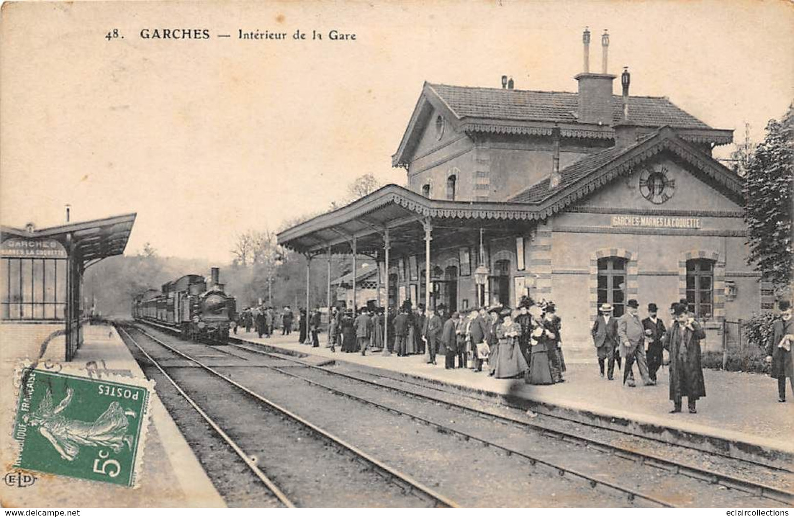 Garches         92         Intérieur De La Gare. Arrivée D'un  Train     N°48   (Voir Scan) - Garches