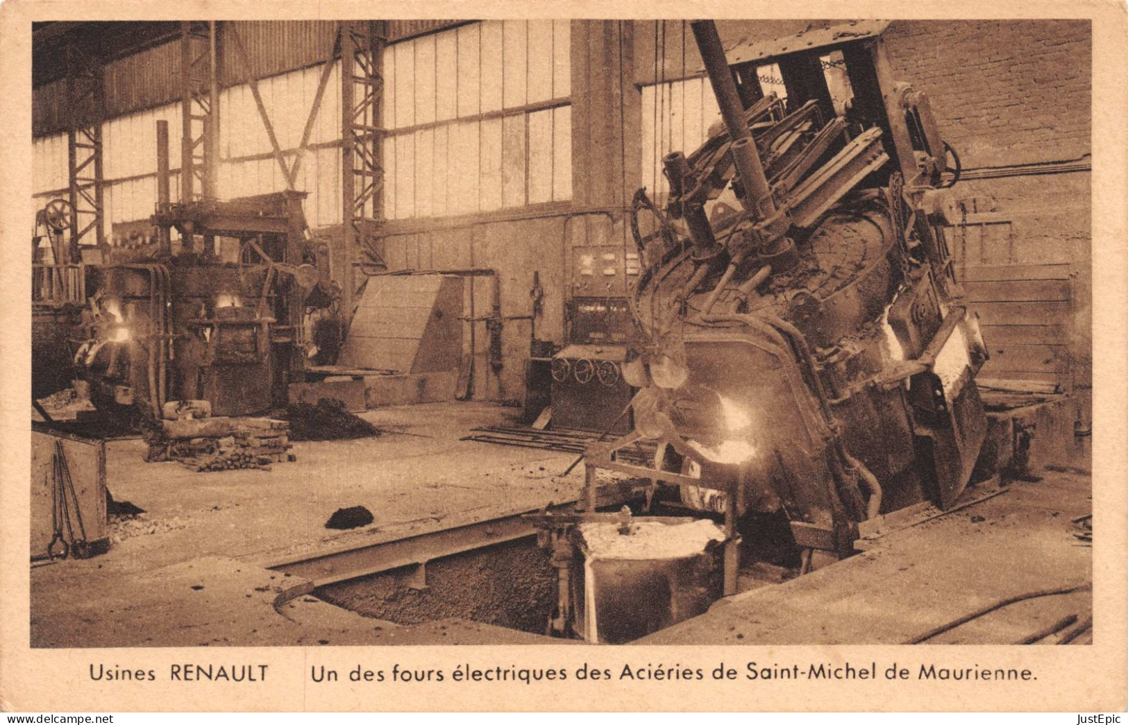 Usines RENAULT Un Des Fours électriques Des Aciéries De Saint-Michel De Maurienne (73). - Cpa - Saint Michel De Maurienne