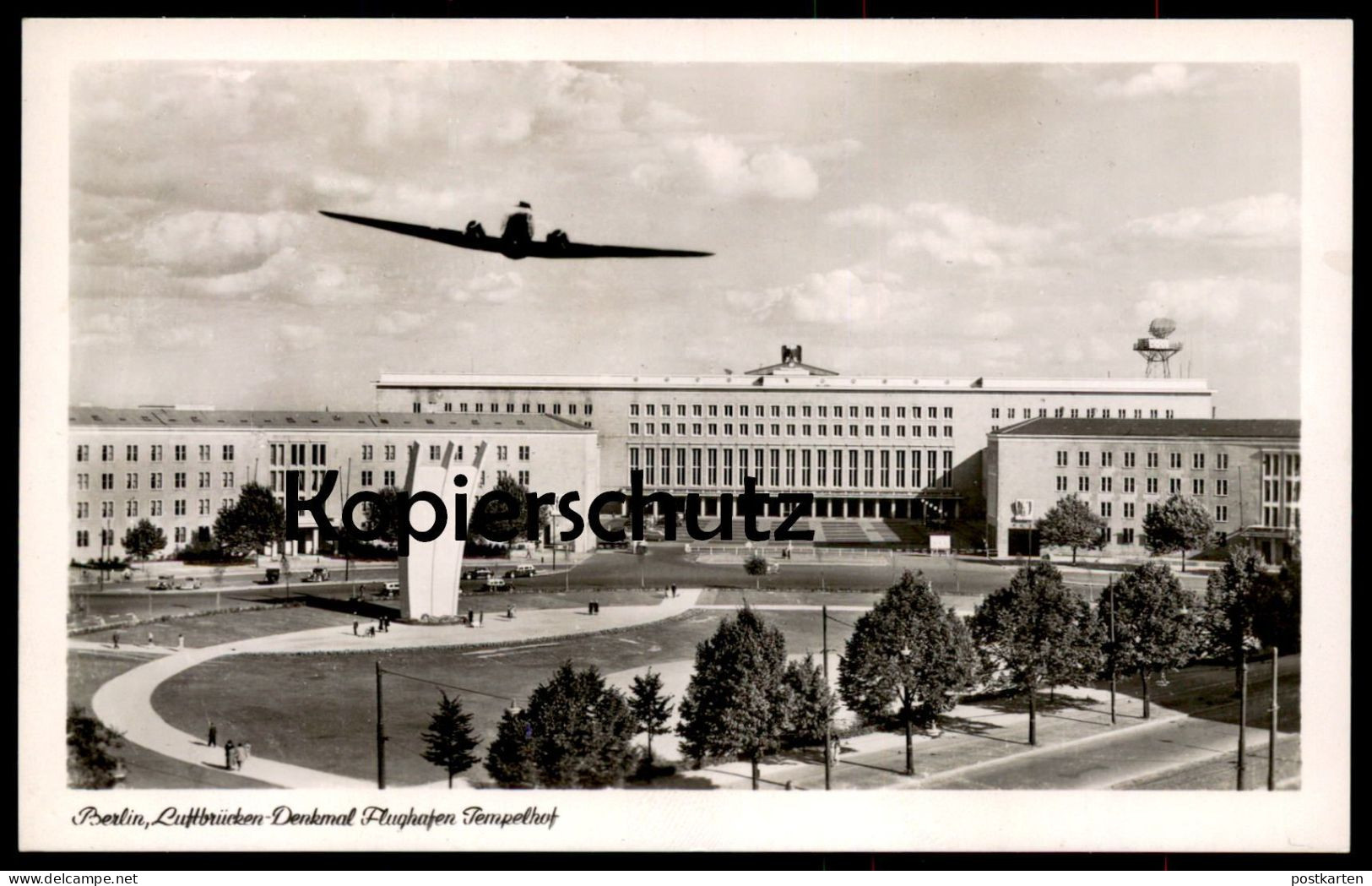 ALTE POSTKARTE BERLIN LUFTBRÜCKEN DENKMAL FLUGHAFEN TEMPELHOF FLUGZEUG FLIEGER Flugplatz Airport Ansichtskarte Postcard - Tempelhof