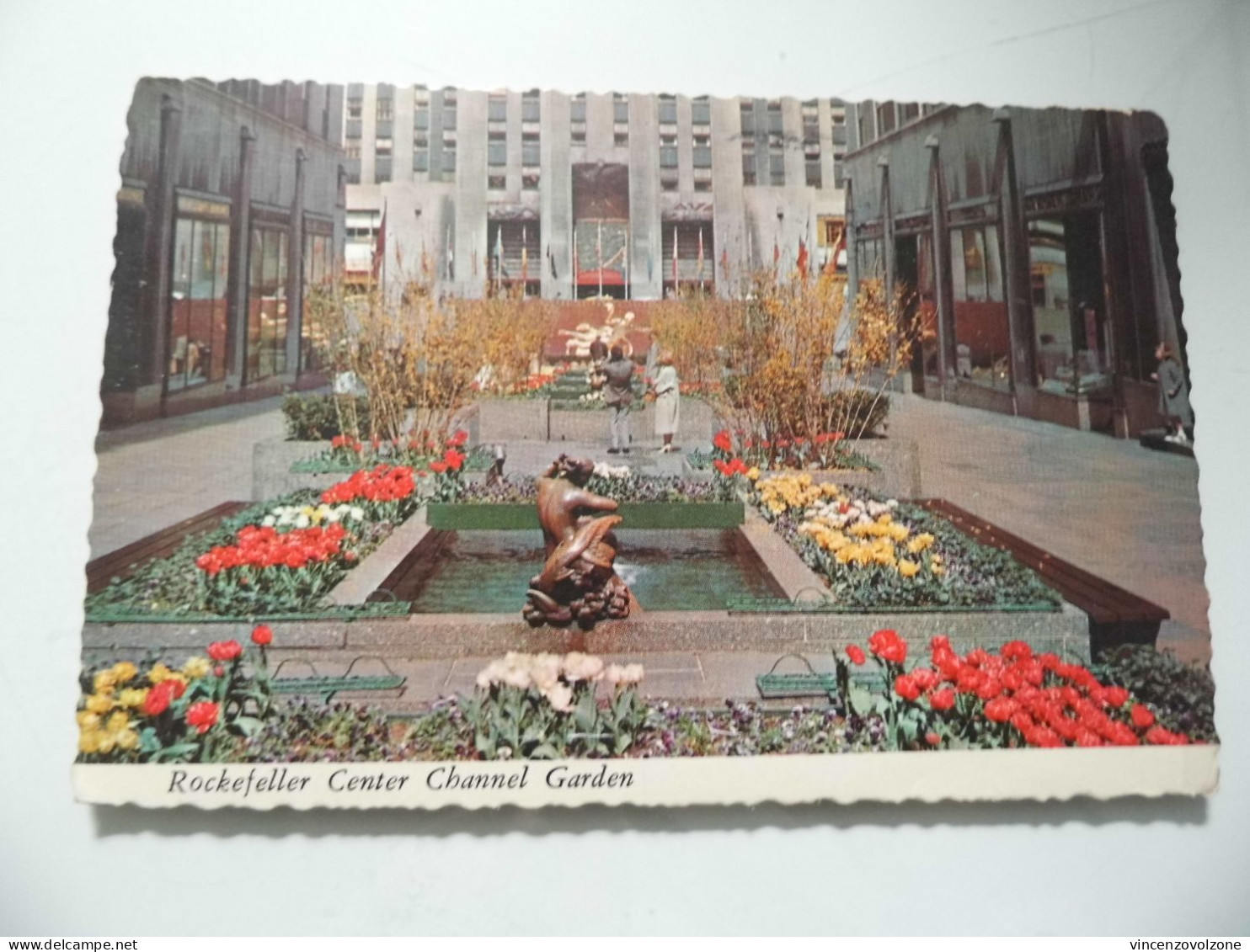 Cartolina Viaggiata "Rockefeller Center  Channel Centre" 1979 - Parks & Gardens