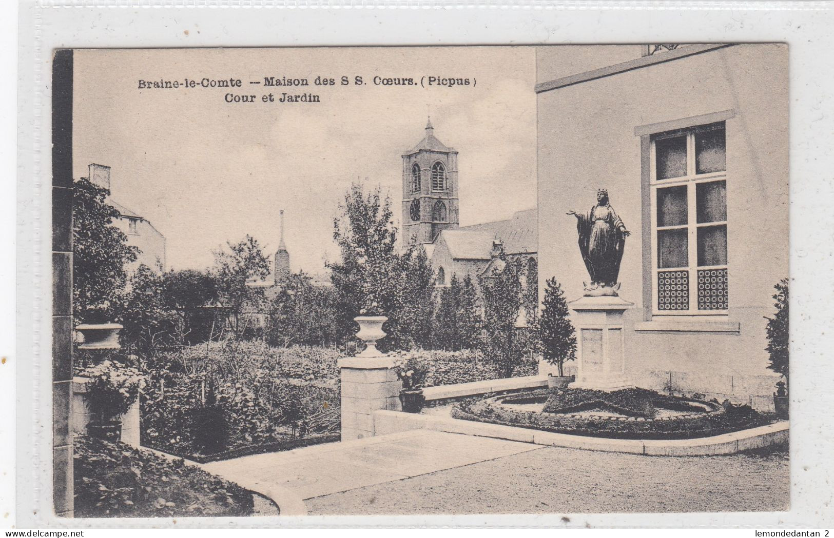 Braine-le-Comte. Maison Des S.S. Coeurs. Cour Et Jardin. * - Braine-le-Comte