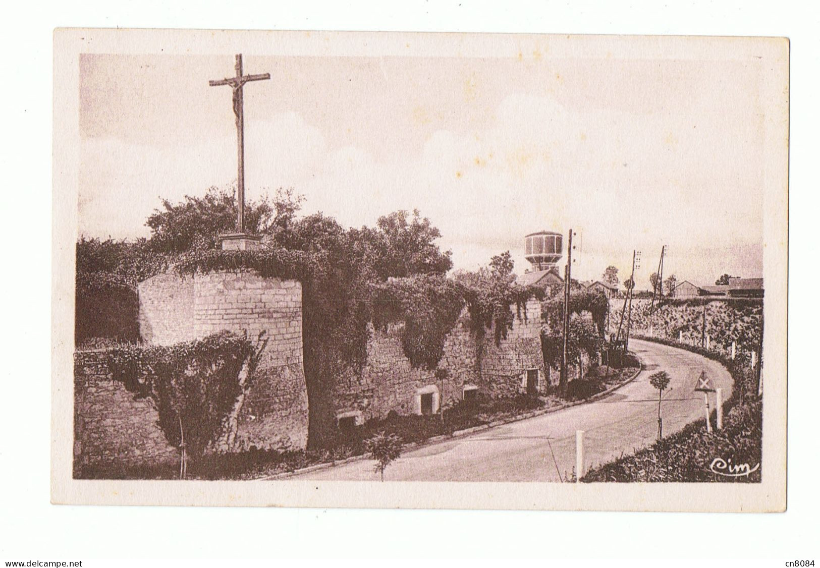 MIREBEAU EN POITOU - 86 - ANCIENNES FORTIFICATIONS - LES REMPARTS - Mirebeau