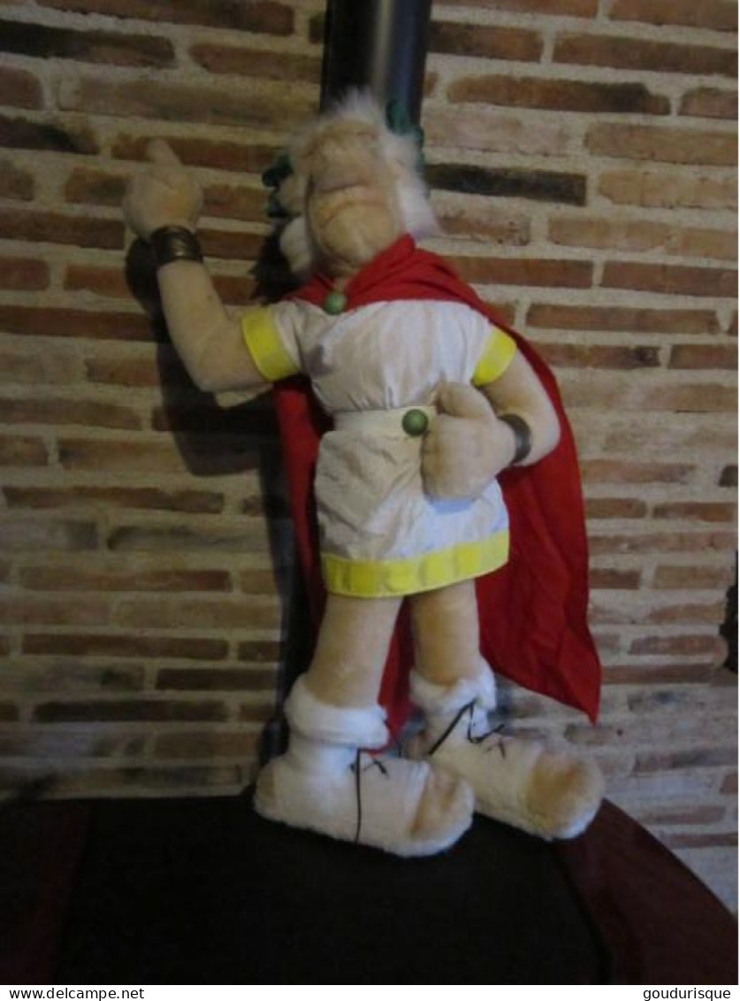 ASTERIX PELUCHE CESAR  56 CM - Astérix