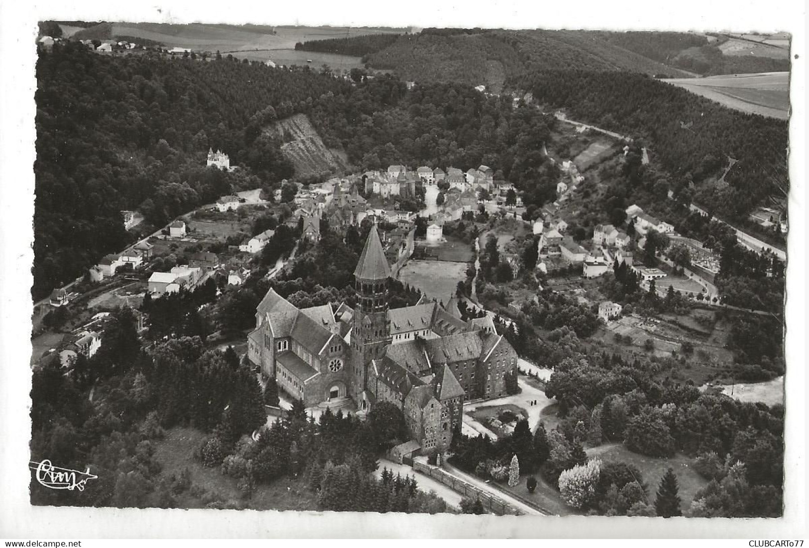 Clervaux (Luxembourg, Clervaux) : Vue Aérienne Générale Au Niveau Du Quartier De L'église En 1950 PF. - Clervaux