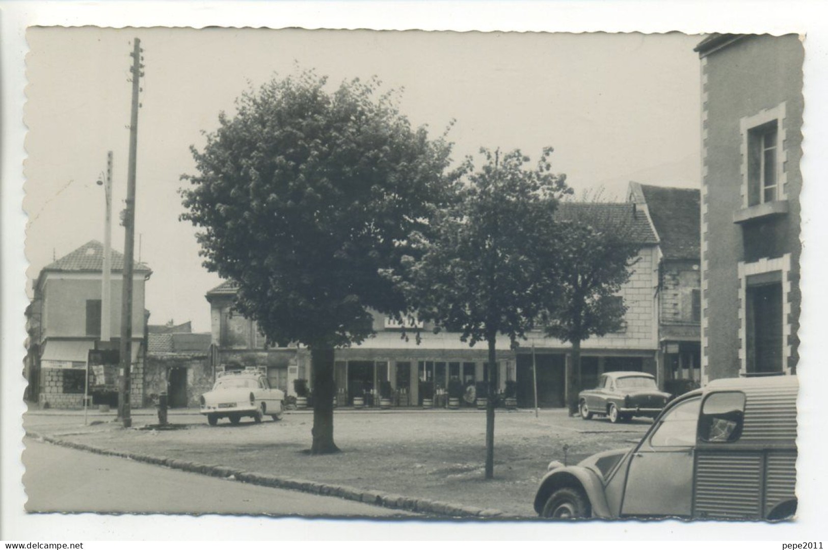 CPA 95 Val D'Oise - Garges Lès Gonesse - Place De Verdun - Voitures Années 60 CV Citroën, 404 Peugeot, Simca Aronde - Garges Les Gonesses