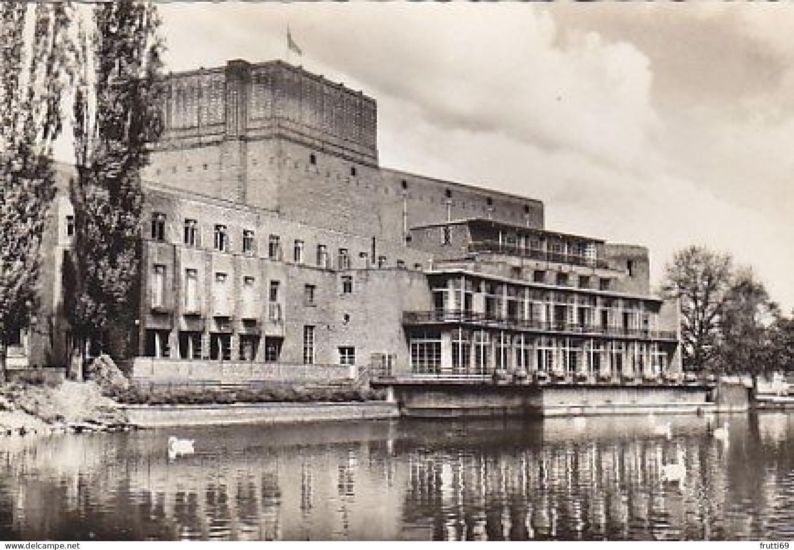 AK 185711 ENGLAND - Stratford-upon-Avon - Shakespeare Memorial Theatre - Stratford Upon Avon