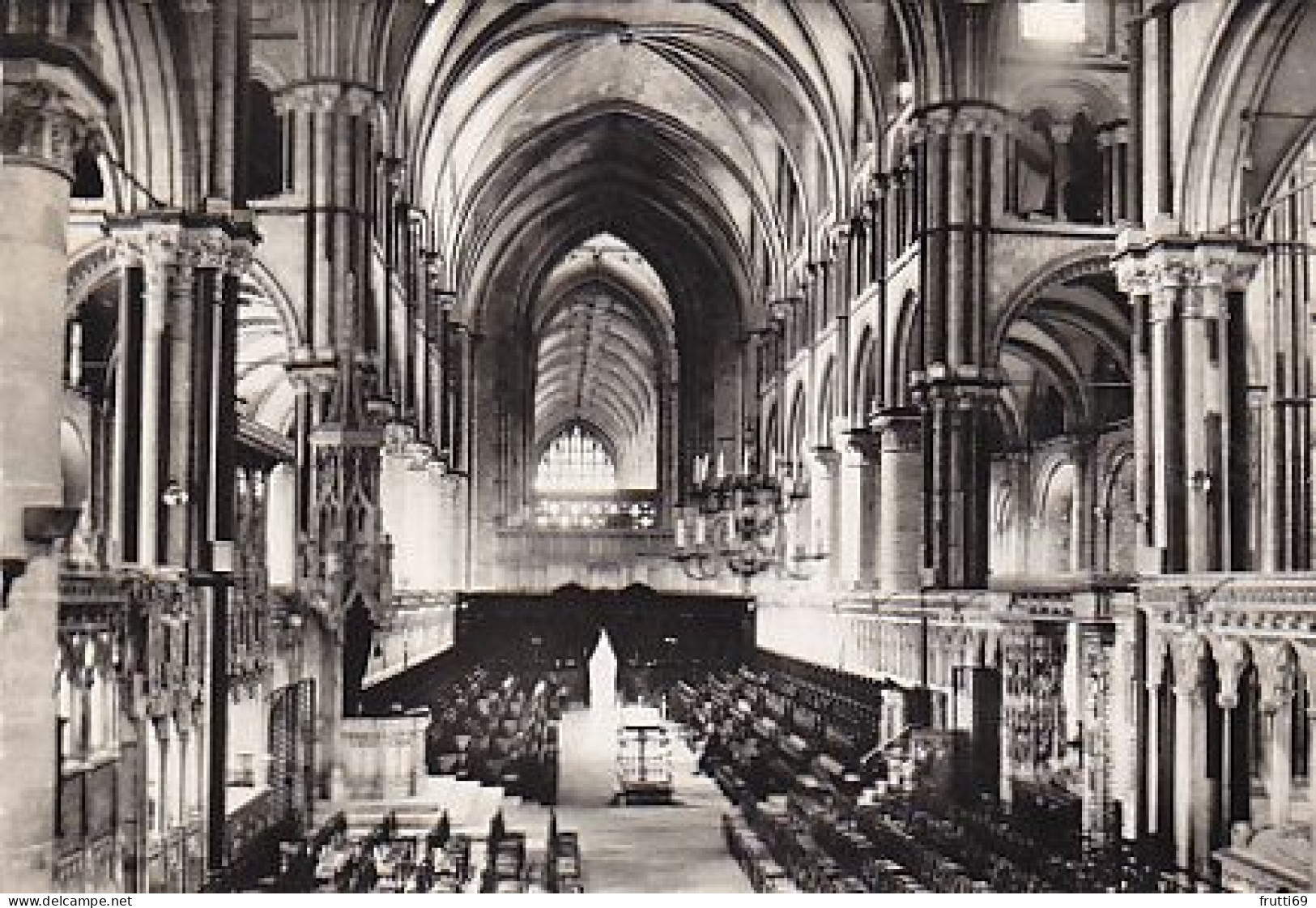 AK 185731 ENGLAND - Canterbury - Cathedral - The Choir Looking West - Canterbury