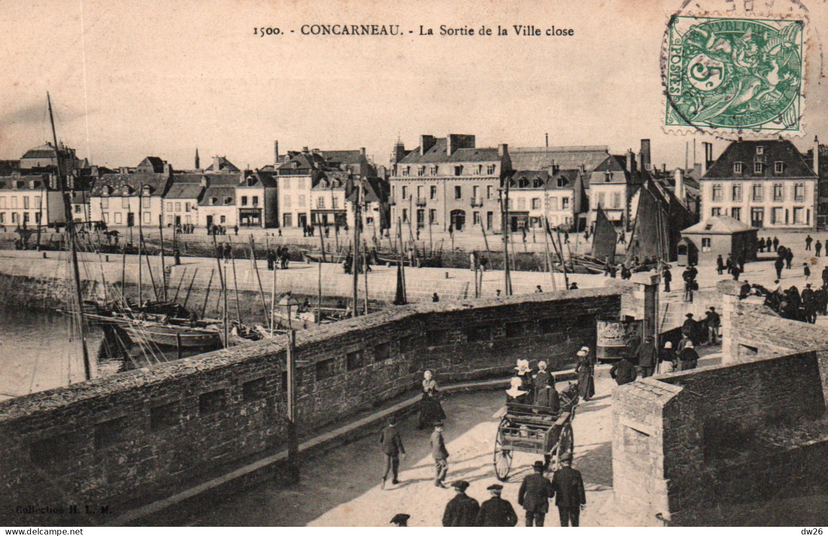 Concarneau (Finistère) La Sortie De La Ville Close, Calèche Sur Les Remparts - Carte H.L.M. N° 1500 - Concarneau