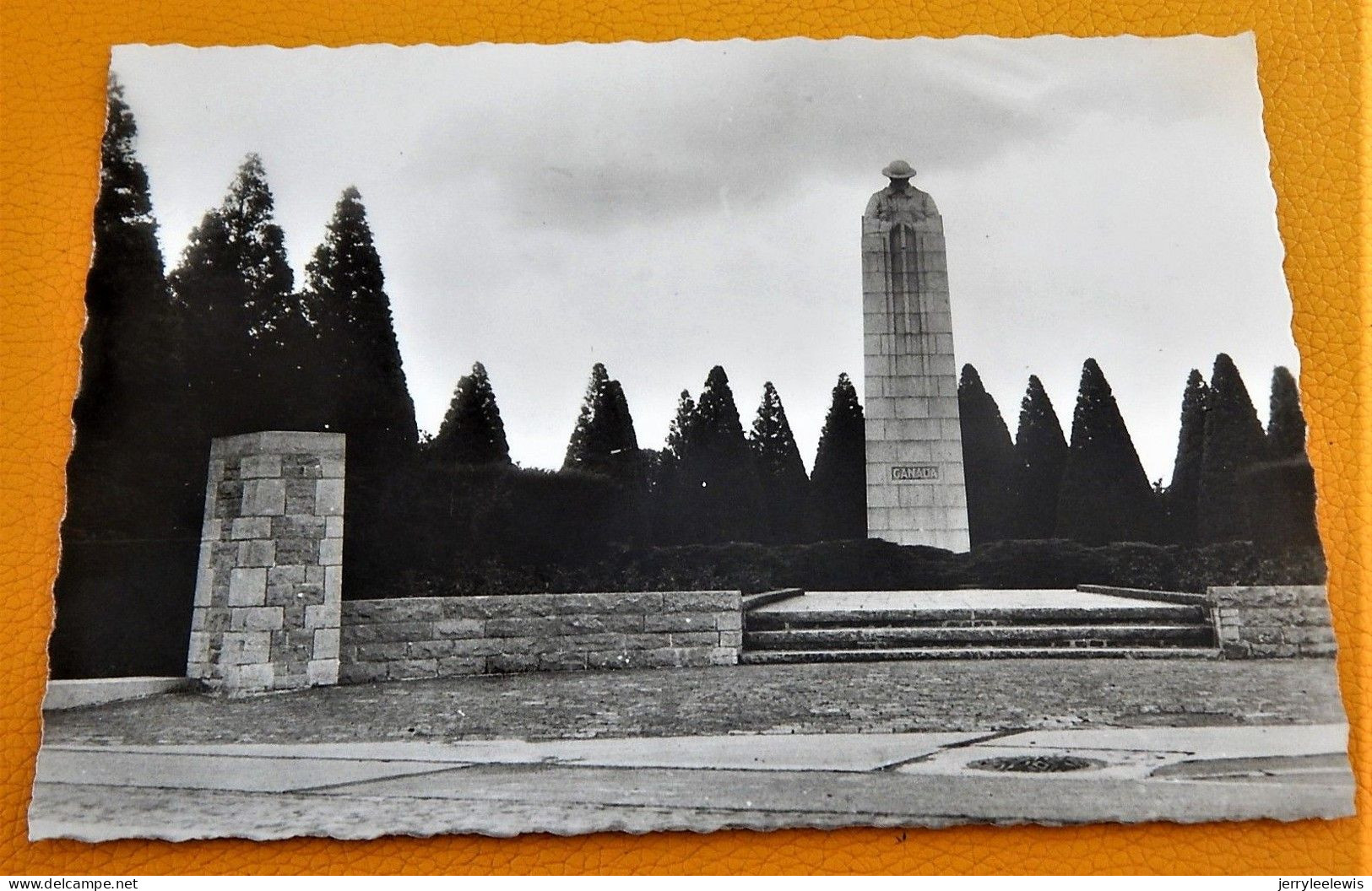 LANGEMARK  -  Canadees Monument  -   Monument Canadien - Langemark-Poelkapelle