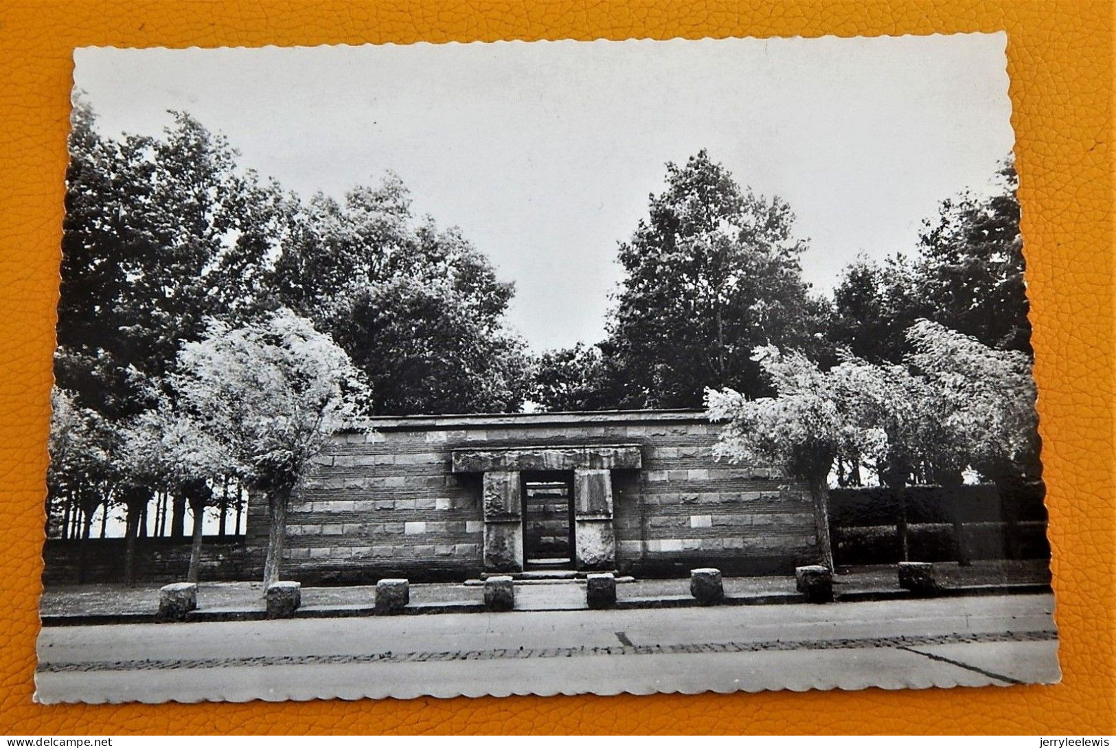 LANGEMARK  -  Duits Krijgskerkhof   -  Cimetière Militaire Allemand - Langemark-Pölkapelle