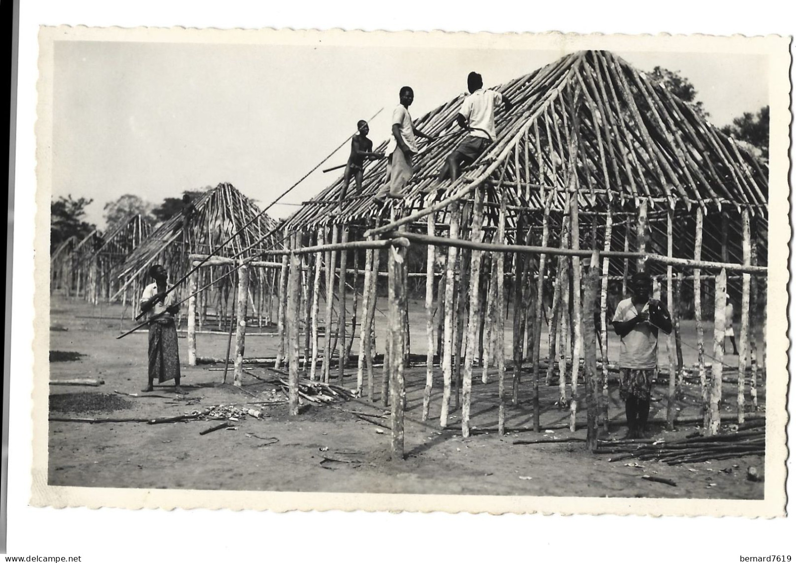 Republique Centrafricaine  -A.E.F. - Oubangui - Construction D'un Village  - Par  R Pauleau  Douala - Centrafricaine (République)