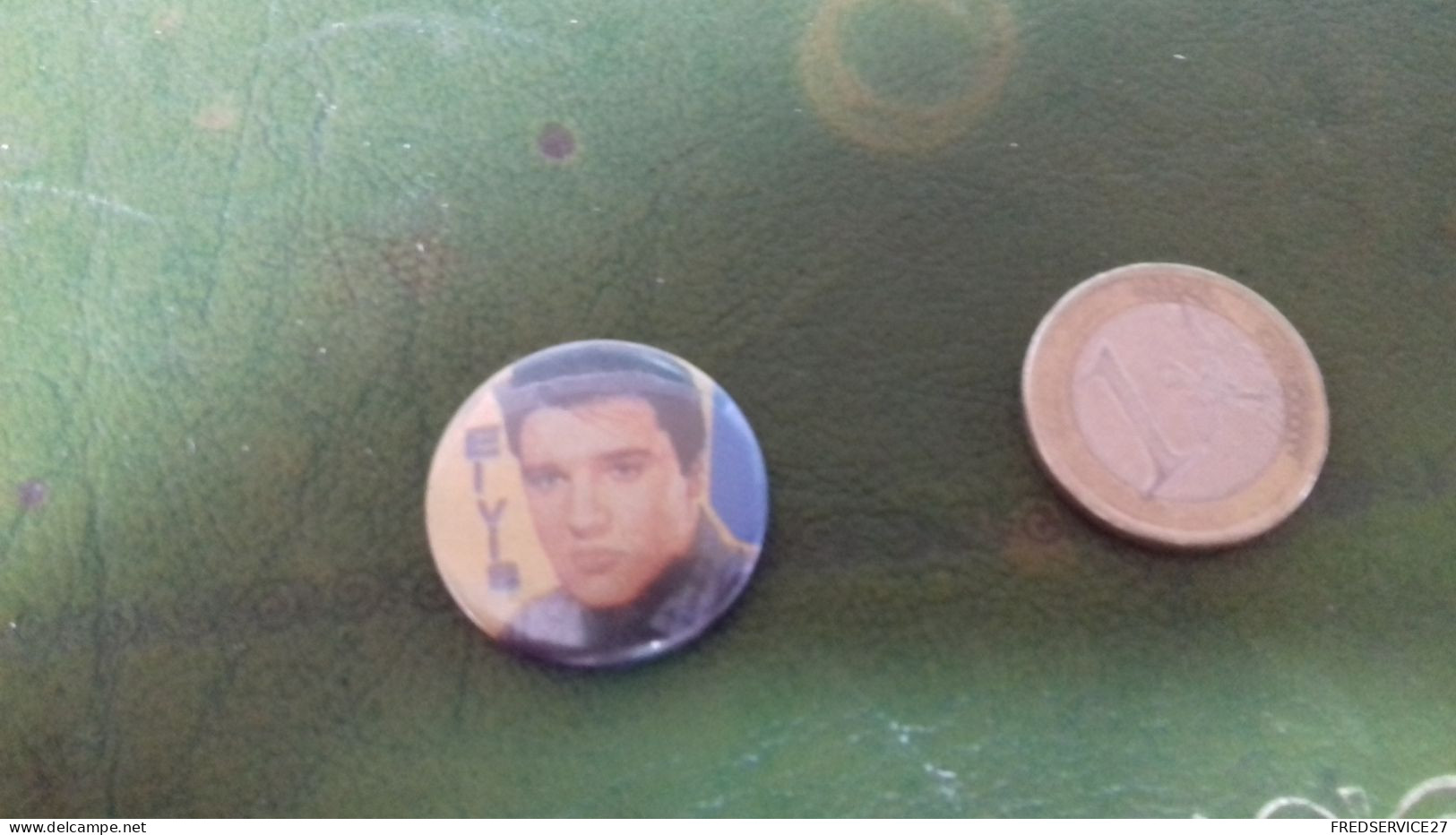 B10 / BROCHE ELVIS PRESLEY - Objets Dérivés