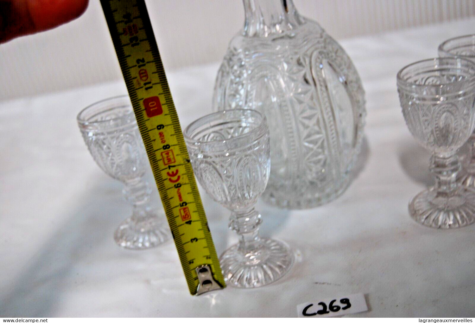 C269 Carafe Et Verre En Verre Travaillé - Jugs