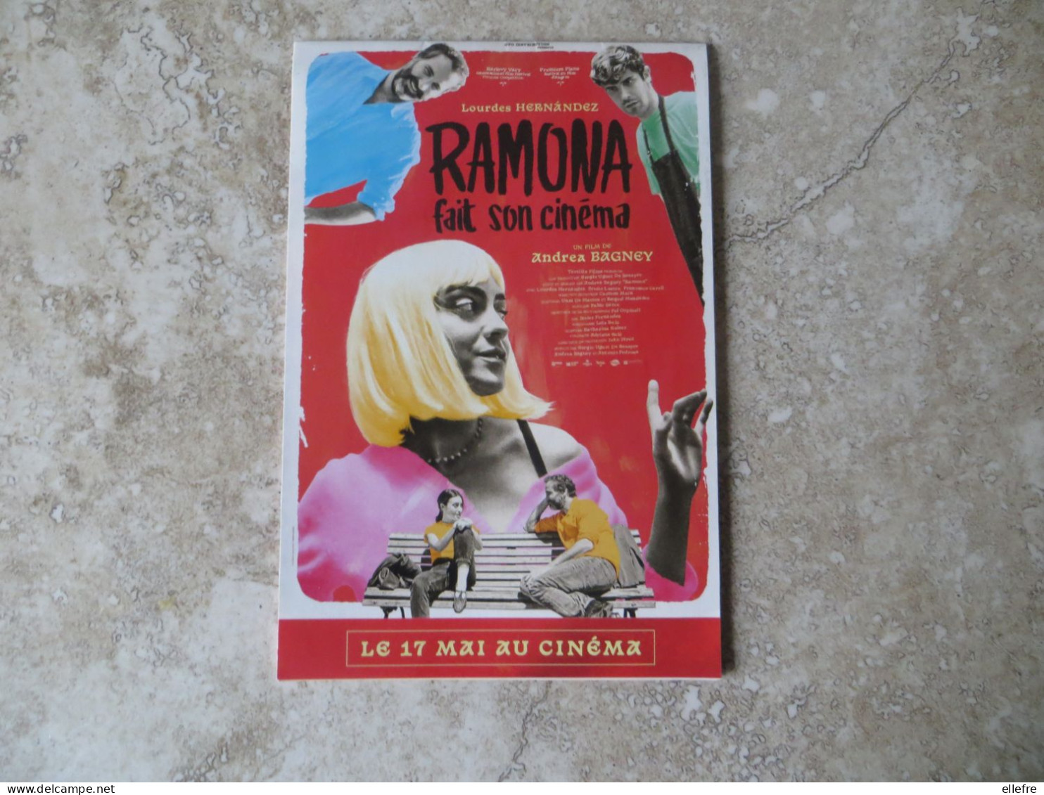 Affiche Du Film  RAMONA FAIT SON CINEMA Un Film D' Andrea Bagney - Synopsis Et Interview  Au Recto - Format Déplié 40/50 - Affiches & Posters