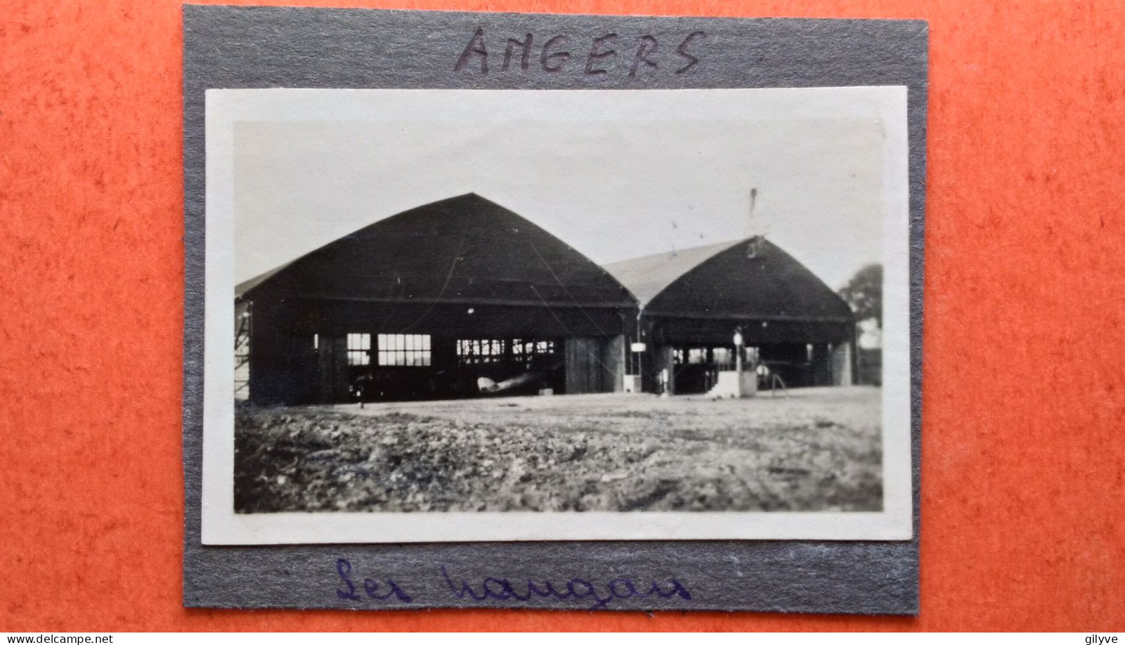 Photo (49) Angers. Aviation.  Les Hangars . (5A.n°133) - Espace