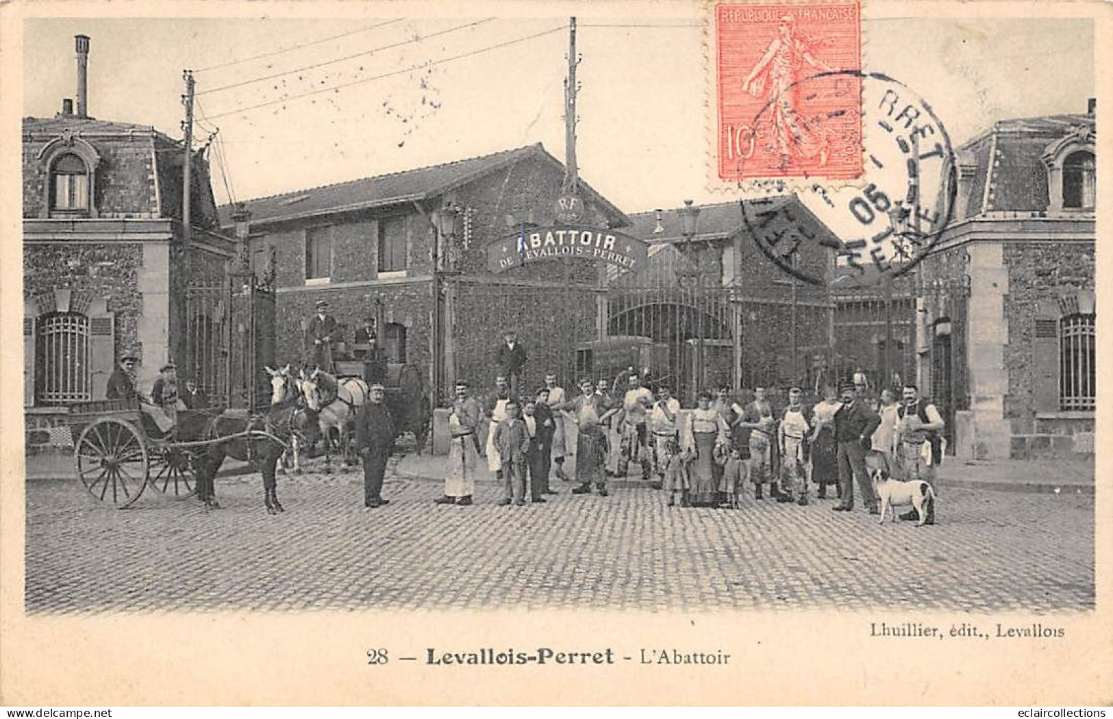 Levallois Perret          92         Personnel Devant  L'Abbatoir    N° 28      (Voir Scan) - Levallois Perret