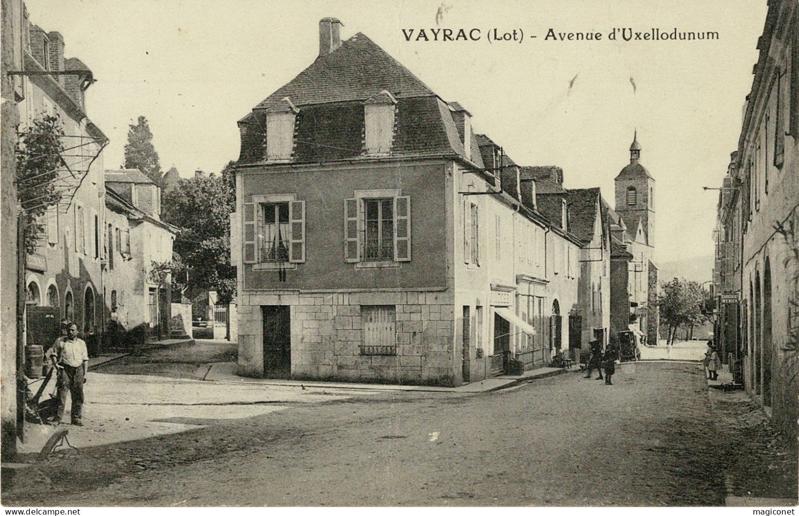 CPA - Vayrac - Avenue D'Uxellodunum - Vayrac