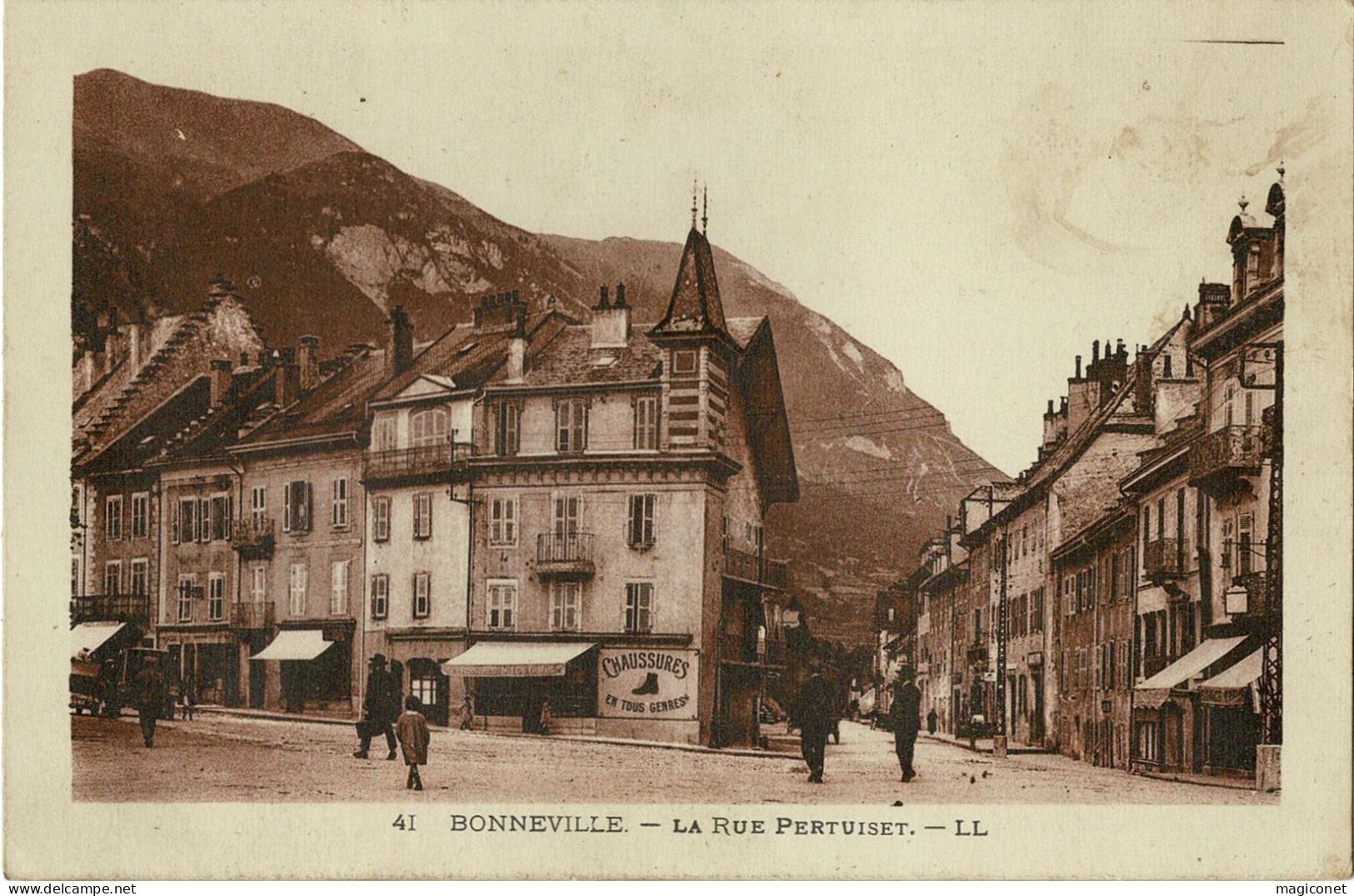 CPA - Bonneville - La Rue Pertuiset - Bonneville
