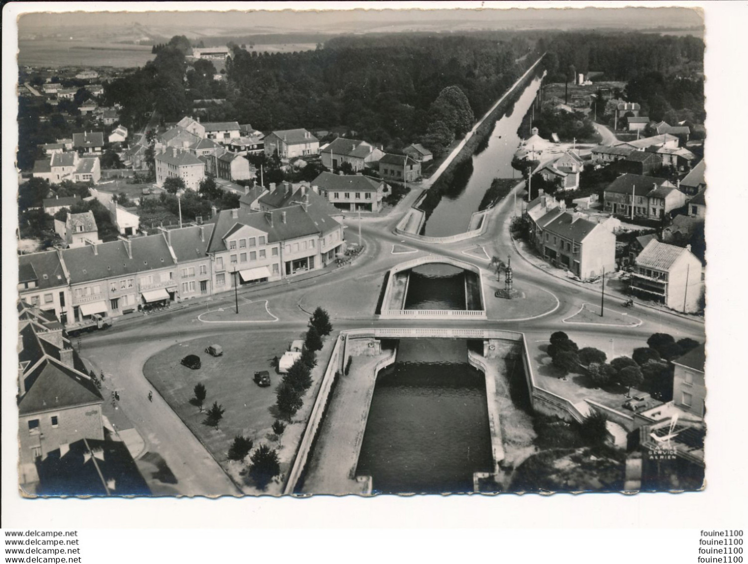 LE CHESNE Place Du Parlement ( Vue Aérienne / Canal )    ( Format 15 X 10,5 Cm ) - Le Chesne