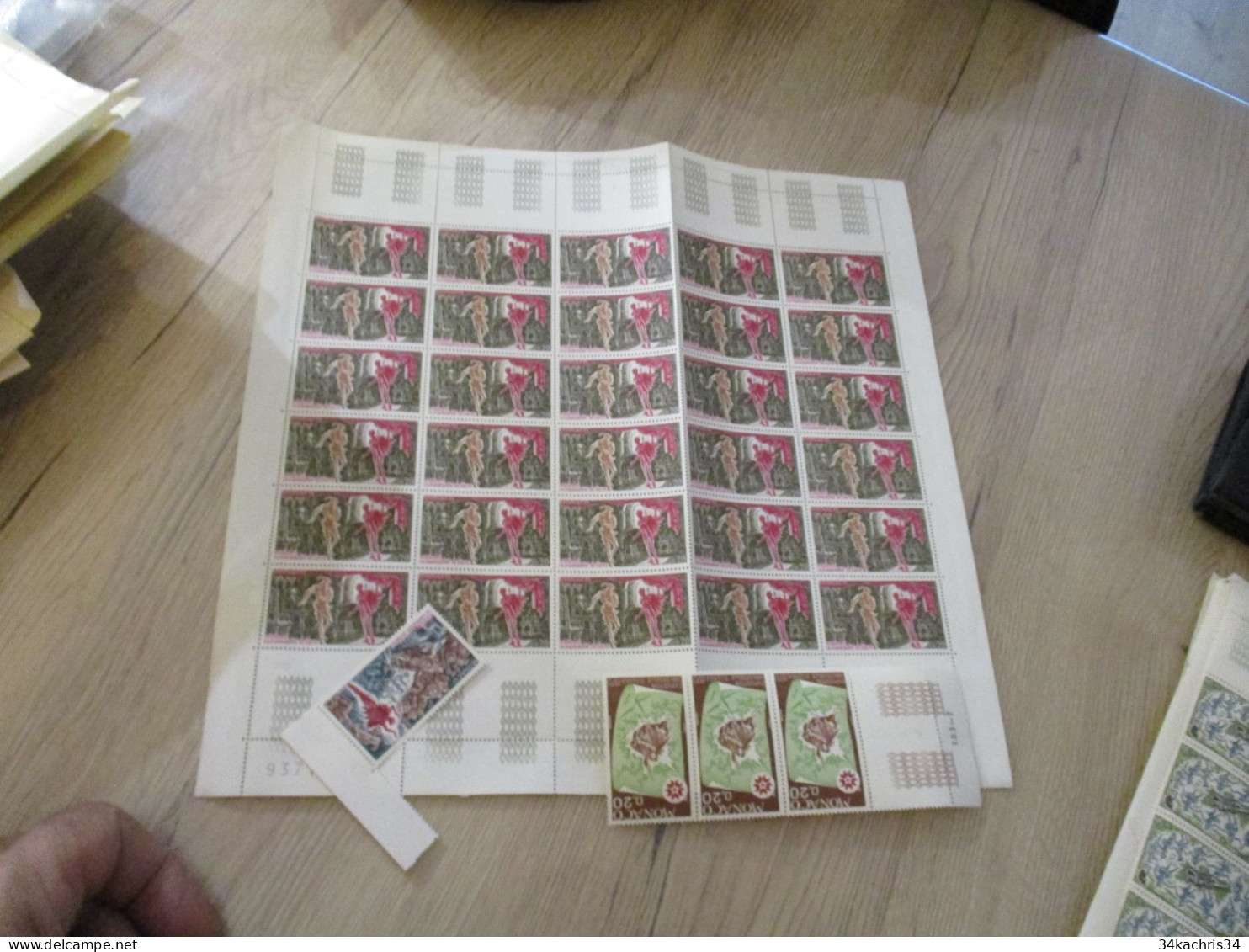Monaco lot sous faciale + de 100€ de faciale en franc majorité sans charnière quelques défauts sur de rares timbres