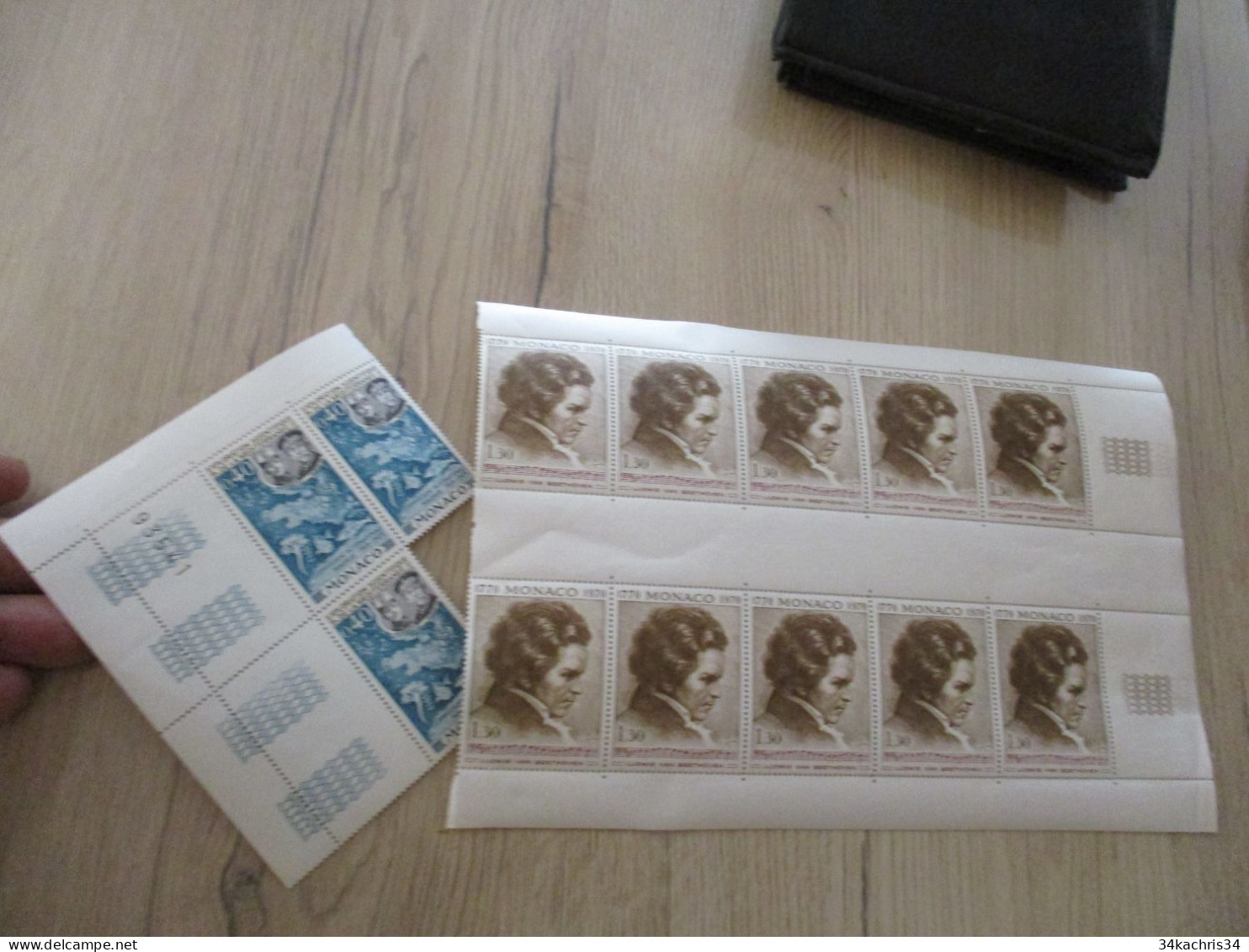 Monaco lot sous faciale + de 100€ de faciale en franc majorité sans charnière quelques défauts sur de rares timbres
