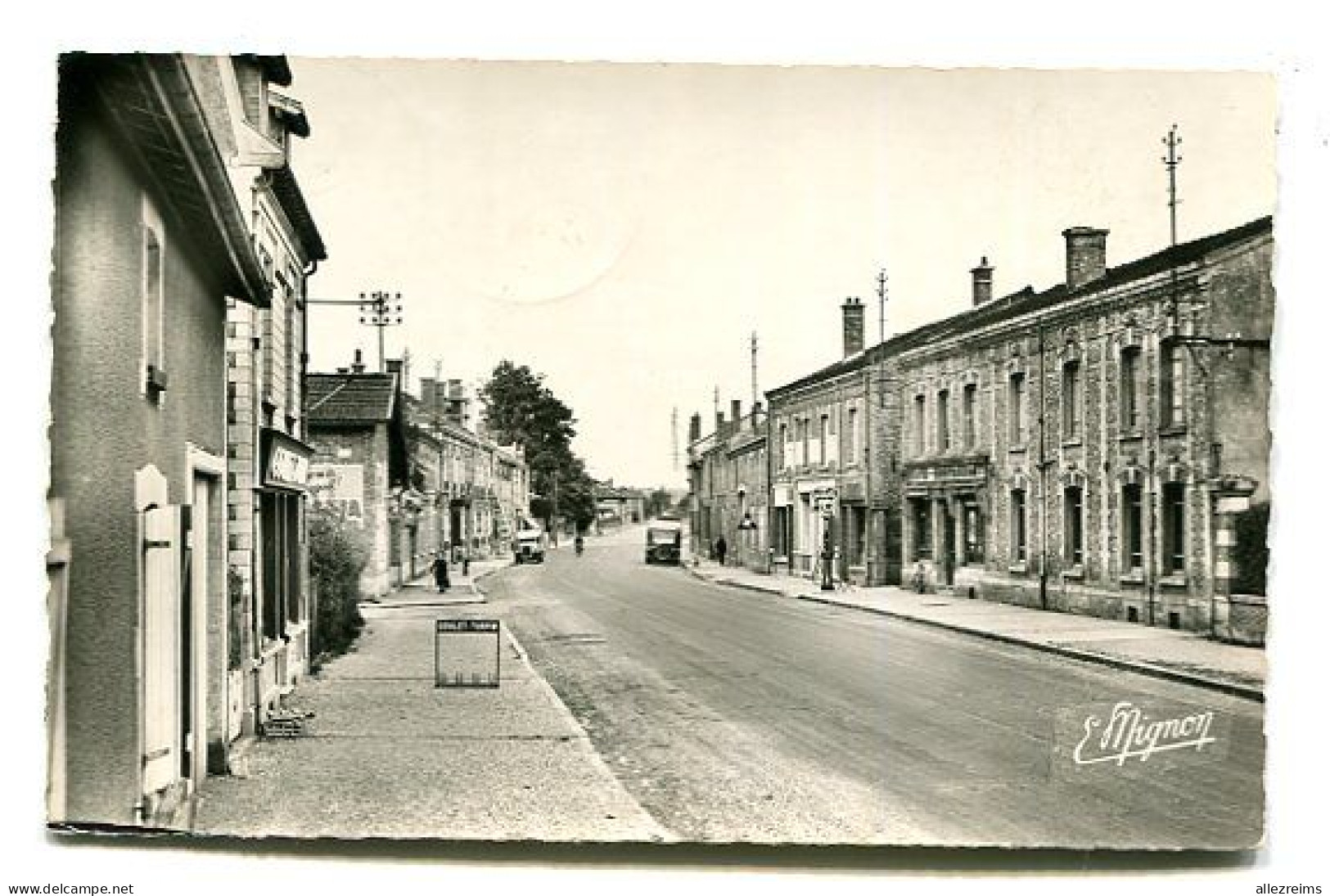 CPsm   51 : PARGNY SUR SAULX   La Grande Rue Avec Goulet Turpin  A   VOIR  !!!! - Pargny Sur Saulx