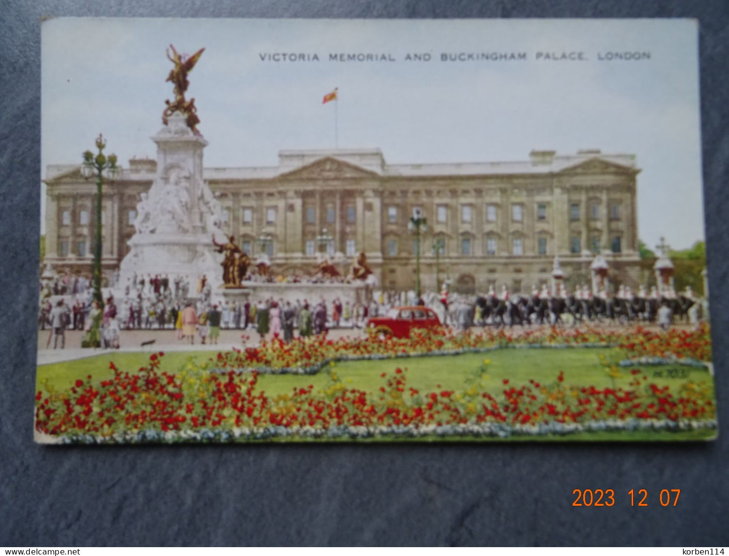 VICTORIA MEMORIAL AND BUCKINGHAM  PALACE - Buckingham Palace