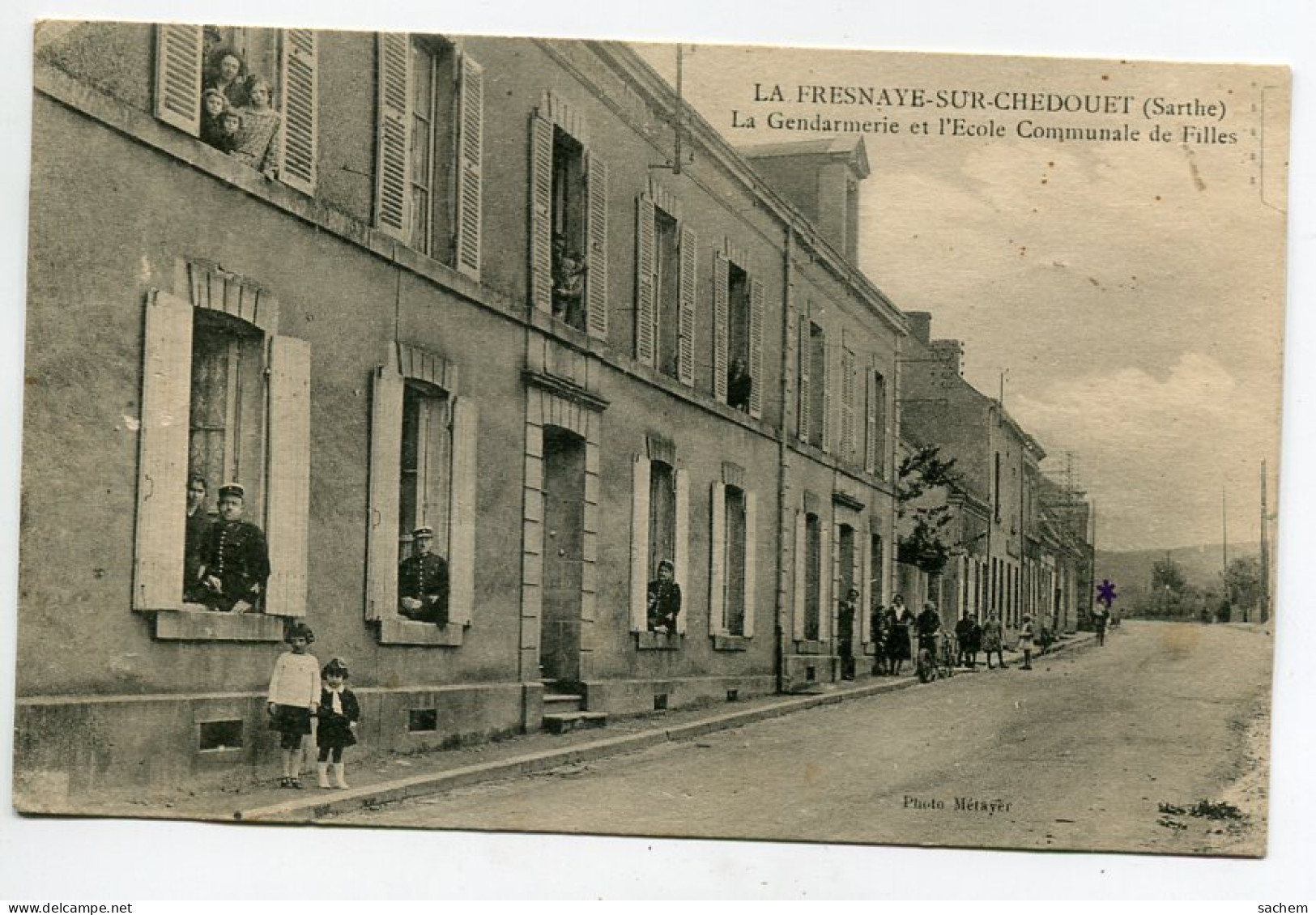 72 LA FRESNAYE Sur CHEDOUET Carte RARE La Gendarmerie Et Ecole Communale De Filles    D18  2019  - La Fresnaye Sur Chédouet