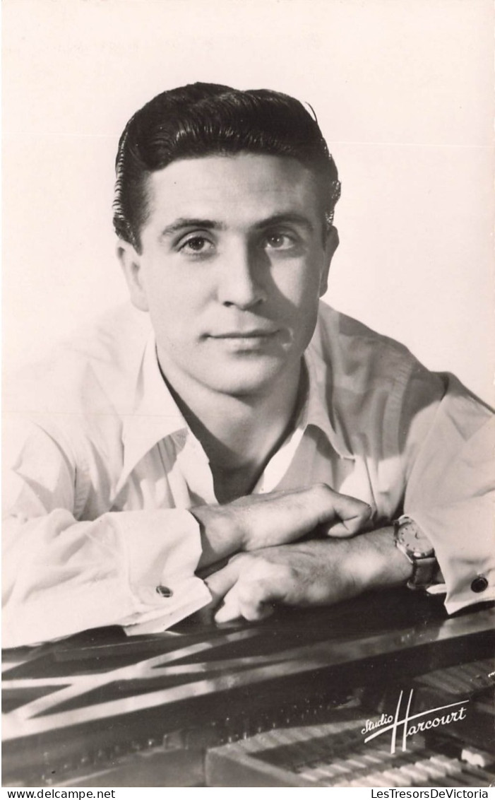 CELEBRITE - Gilbert Bécaud - Chanteur Français - Carte Postale - Chanteurs & Musiciens