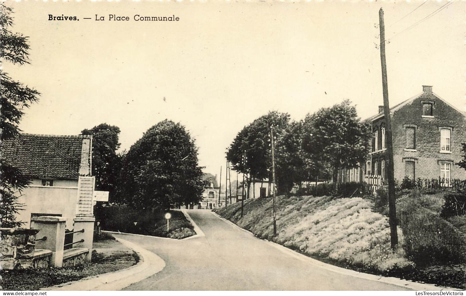 BELGIQUE - Braives - Vue Sur La Place Communale - Carte Postale Ancienne - Braives