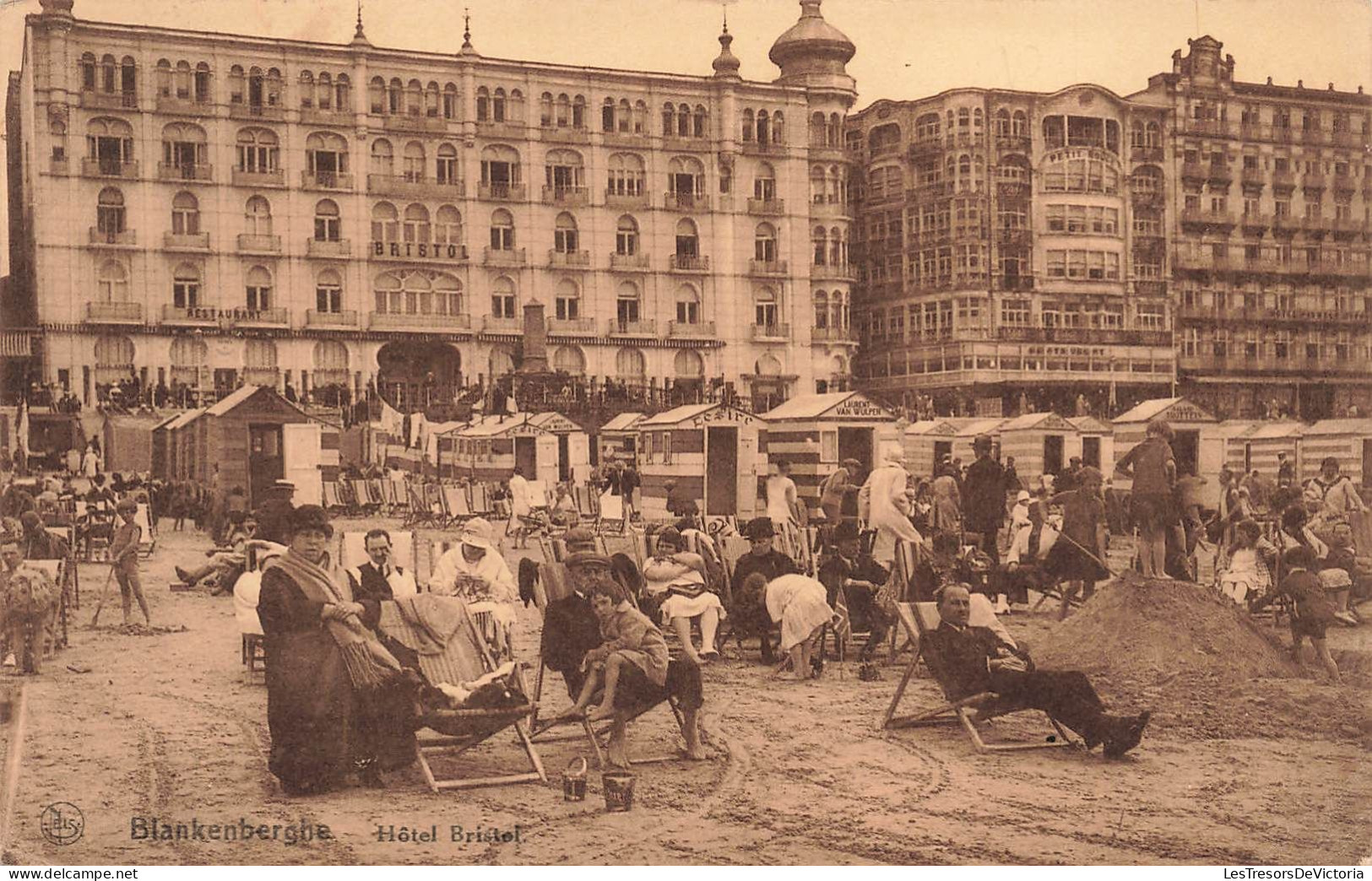 BELGIQUE - Blankenberge - Vue Générale De L'hôtel Bristol - Animé - Carte Postale Ancienne - Blankenberge