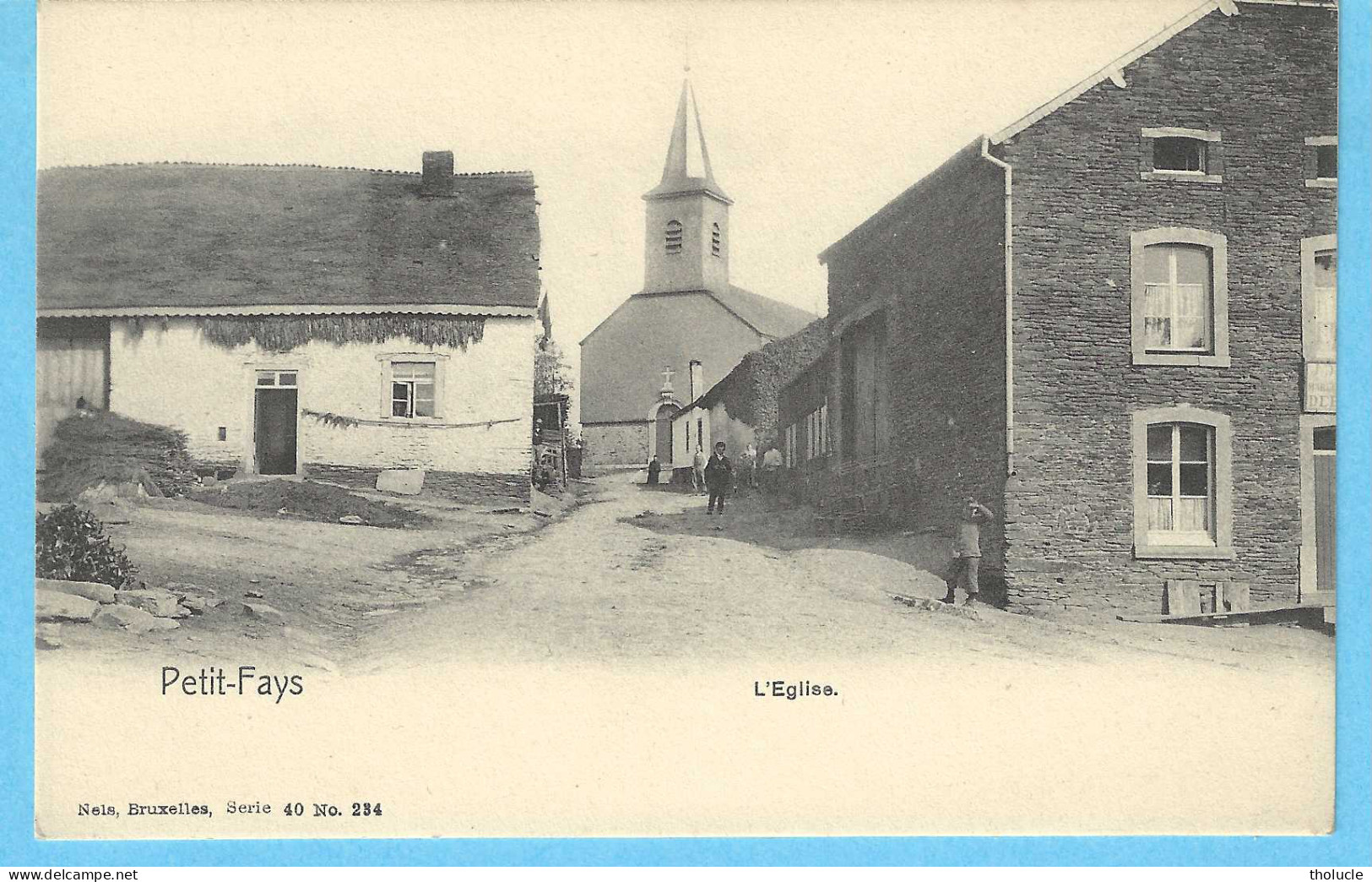 Petit-Fays En Réalité Monceau-en-Ardenne-Bièvre-+/-1900-L'Eglise Dans Le Village-Feuilles De Tabac Séchant à La Façade - Bievre