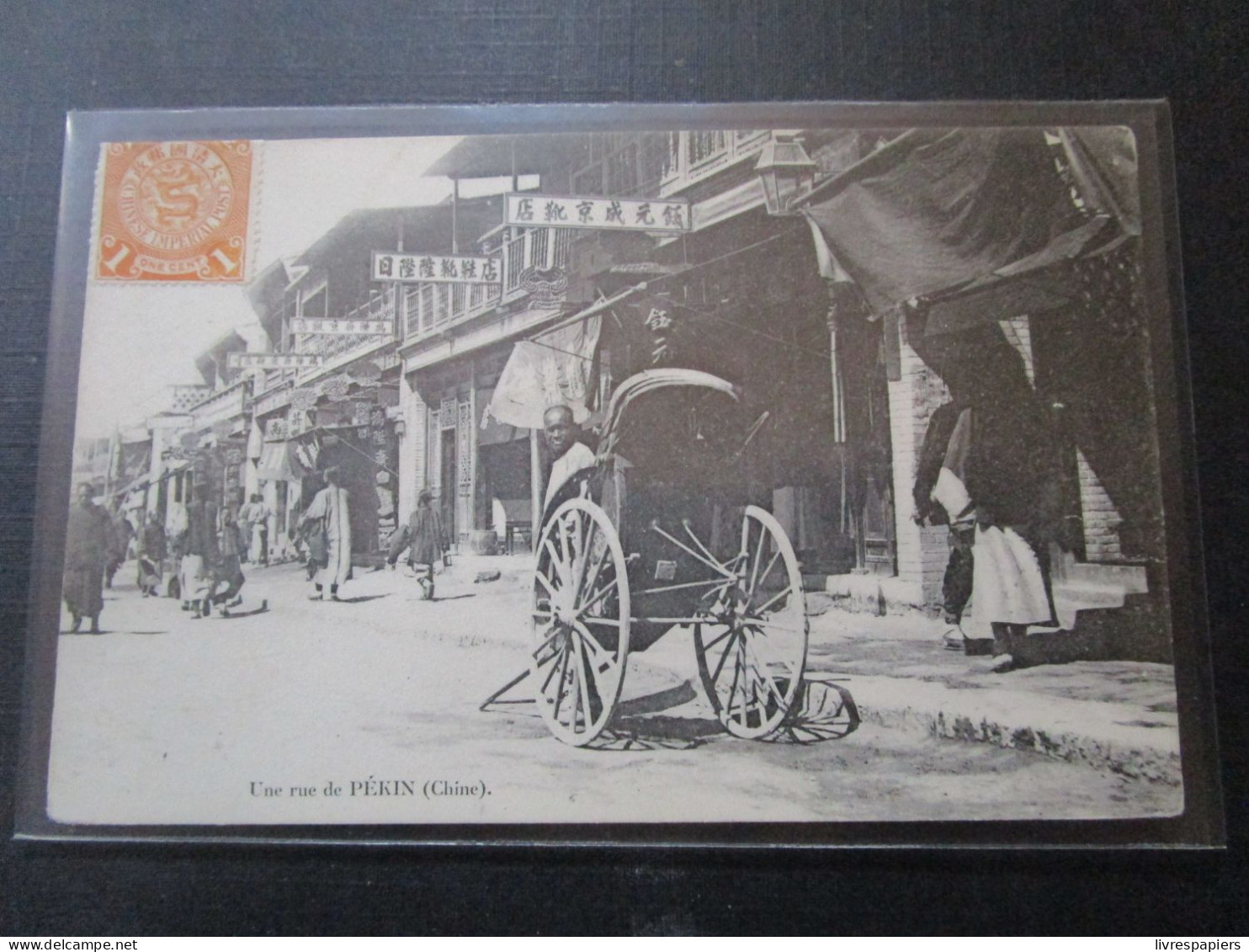 Chine Une Rue De Pekin   Cpa Chinese Imperial Post - Cina