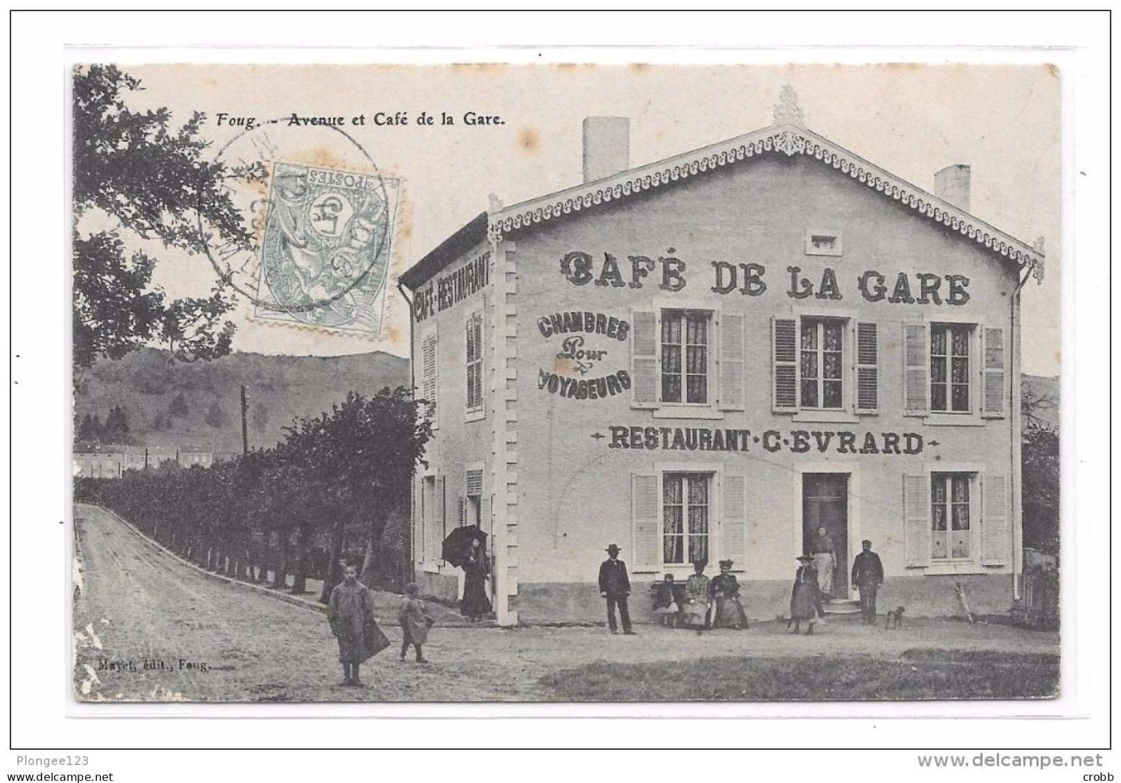 54 - FOUG : Avenue Et Café De La Gare, - Foug