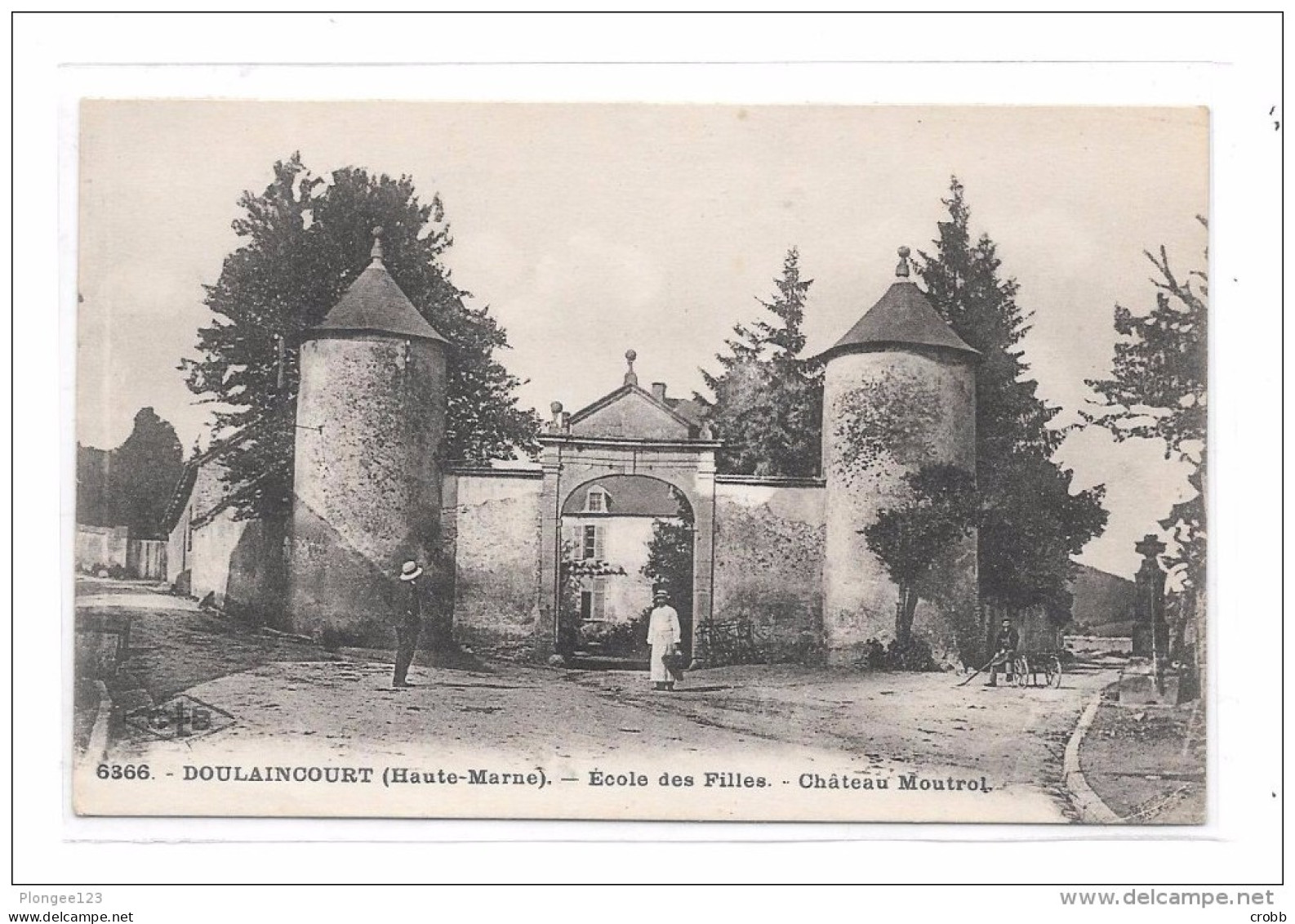 52 - DOULAINCOURT : Ecole Des Filles, Chateau Moutrol - Doulaincourt