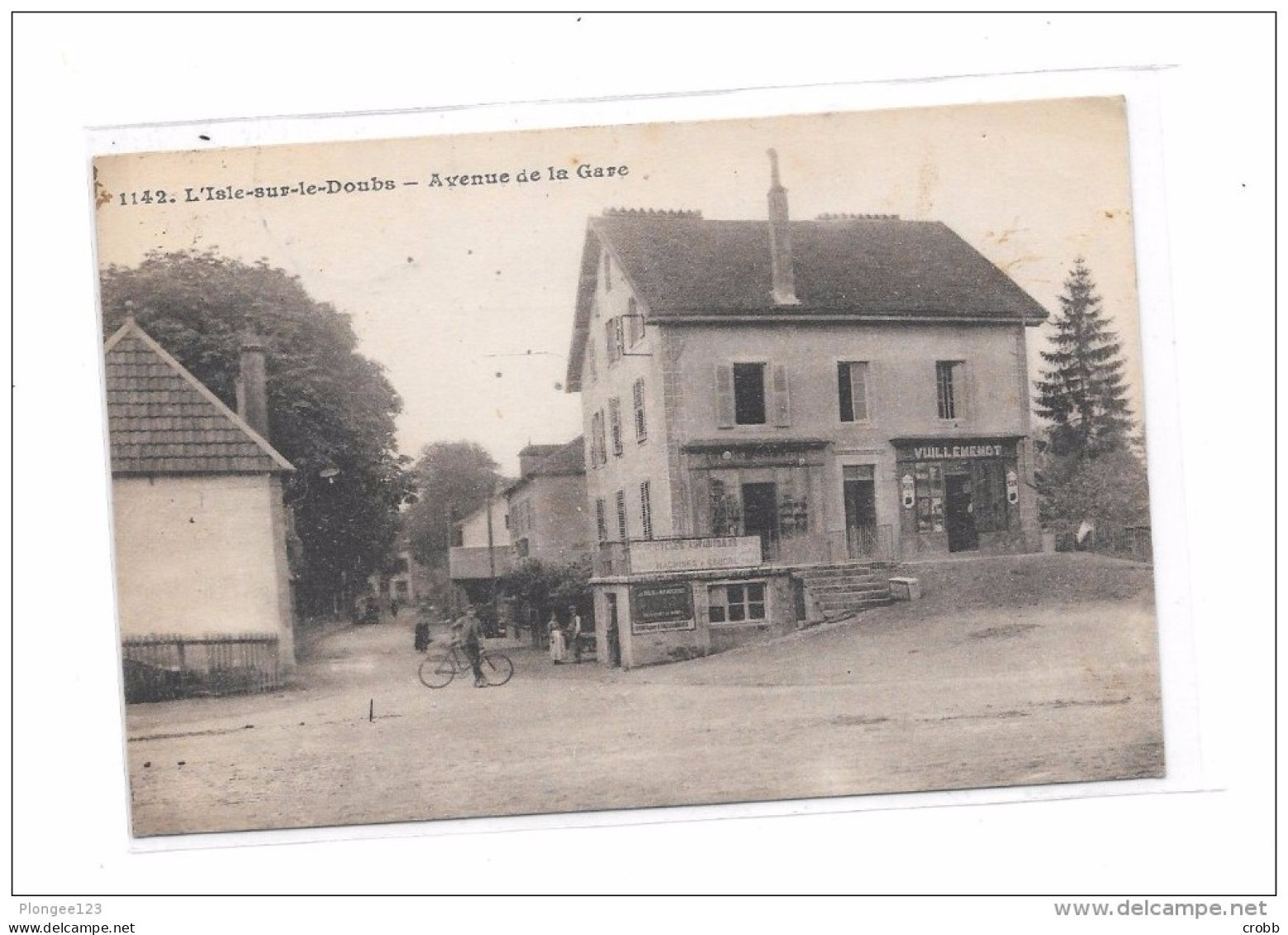 25 - ISLE SUR LE DOUBS : Avenue De La Gare - Isle Sur Le Doubs
