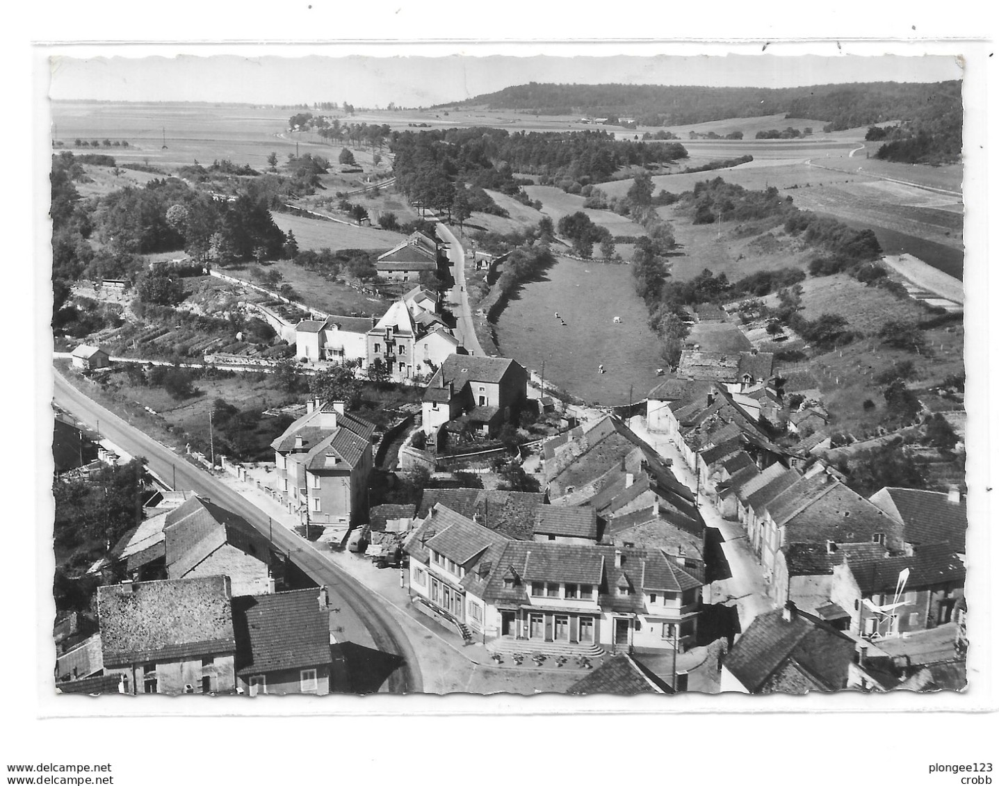 52 - ANDELOT : La Place Du Brigadier Derocle Et Route De Chaumont - Andelot Blancheville