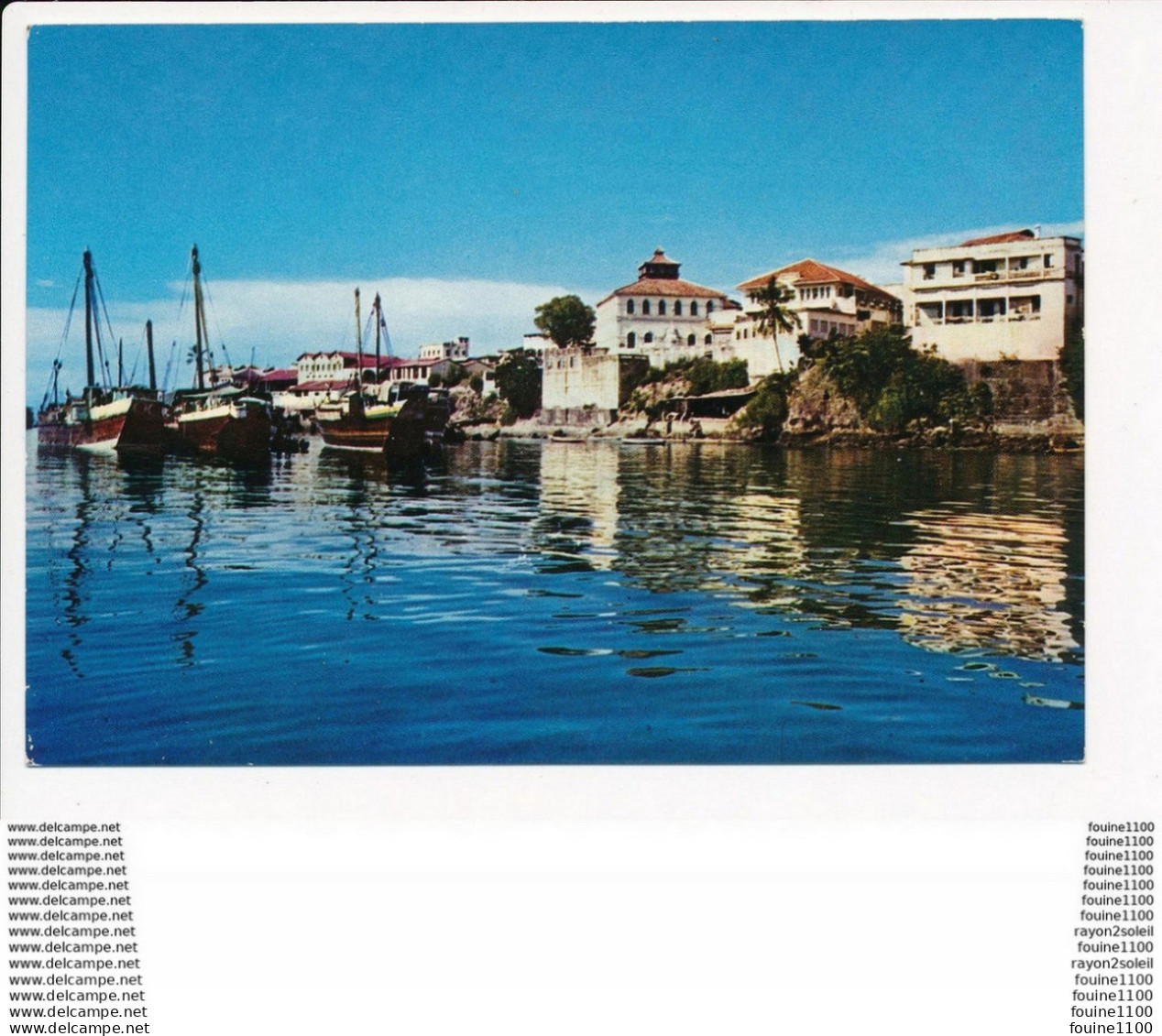 Carte ( Format 15 X 10 Cm )  Dhows By The Old Port Of Mombasa Kenya ( Recto Verso ) - Kenya